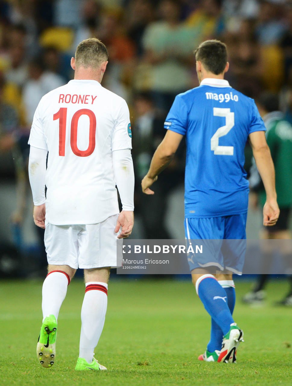 Wayne Rooney, England och Christian Maggio, Italien