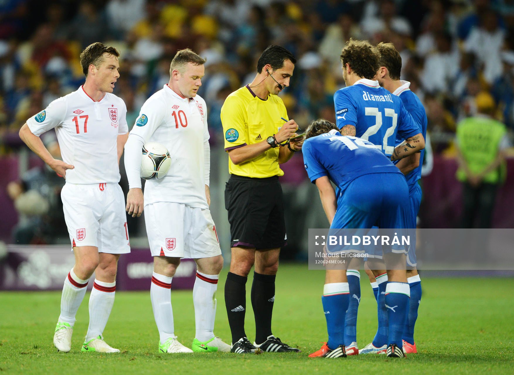 Pedro Proenca, domare, ger Andrea Barzagli, gult kort,
