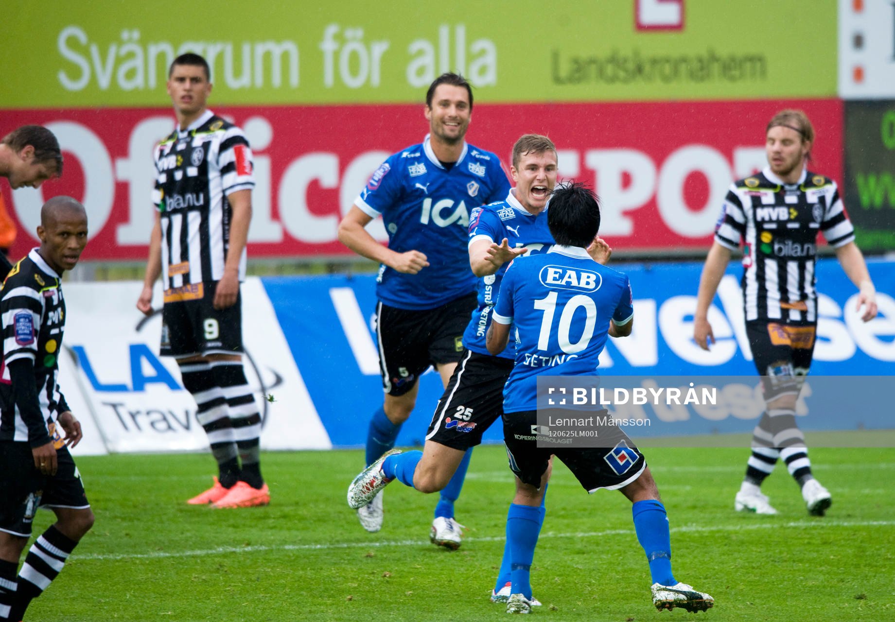 0-1 Rickard Magyar, Halmstad, som grattas av 1-2 skytten