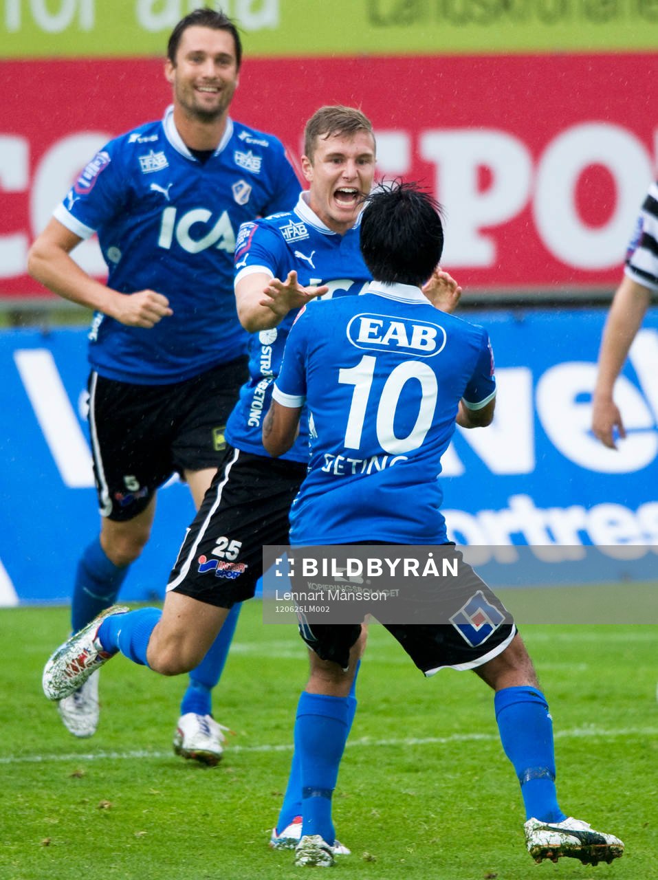 0-1 Rickard Magyar, Halmstad, jubel med 1-2 skytten Antonio