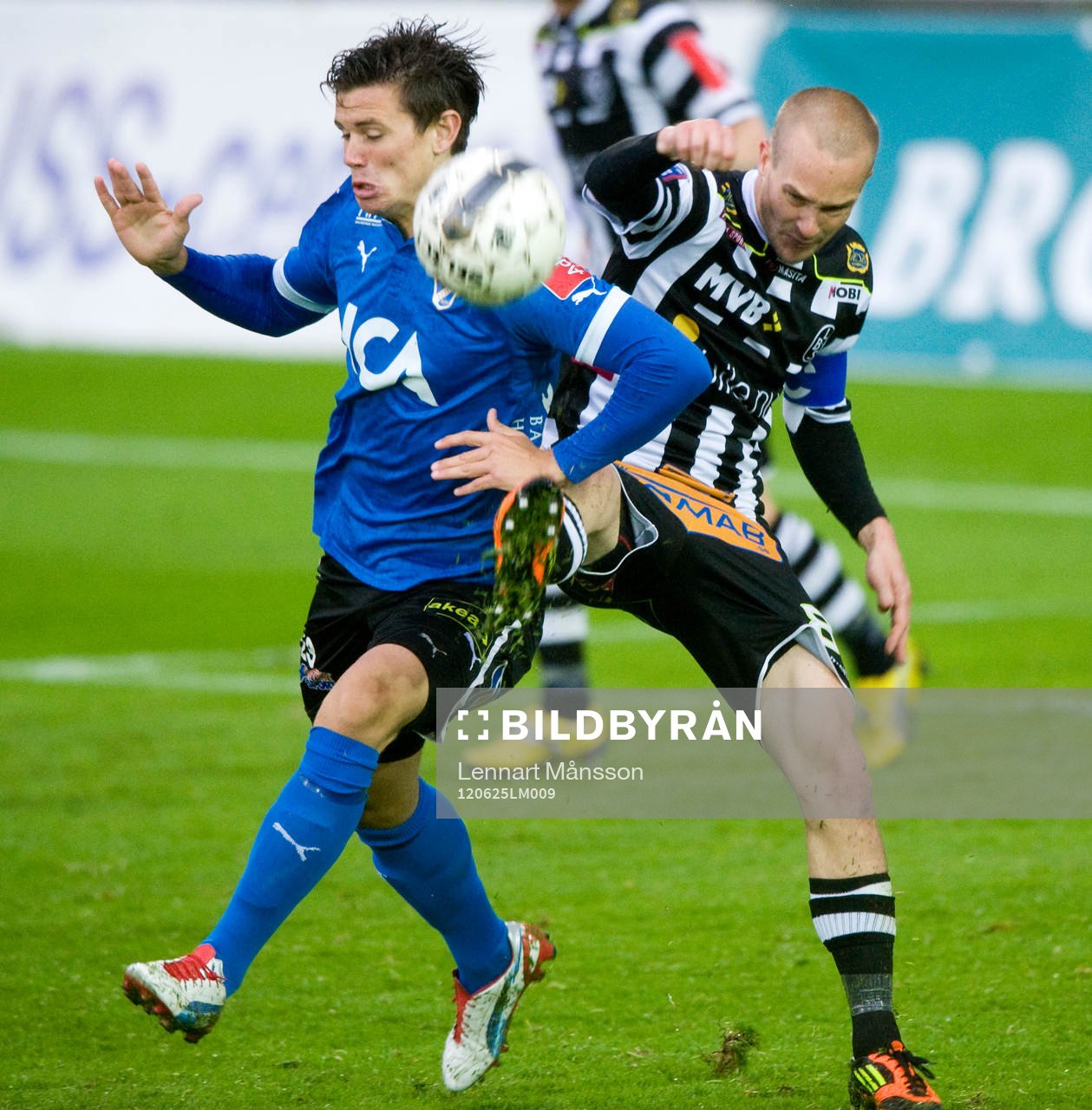 Fredrik Stenbäck, Landskrona, försöker stoppa Kristinn