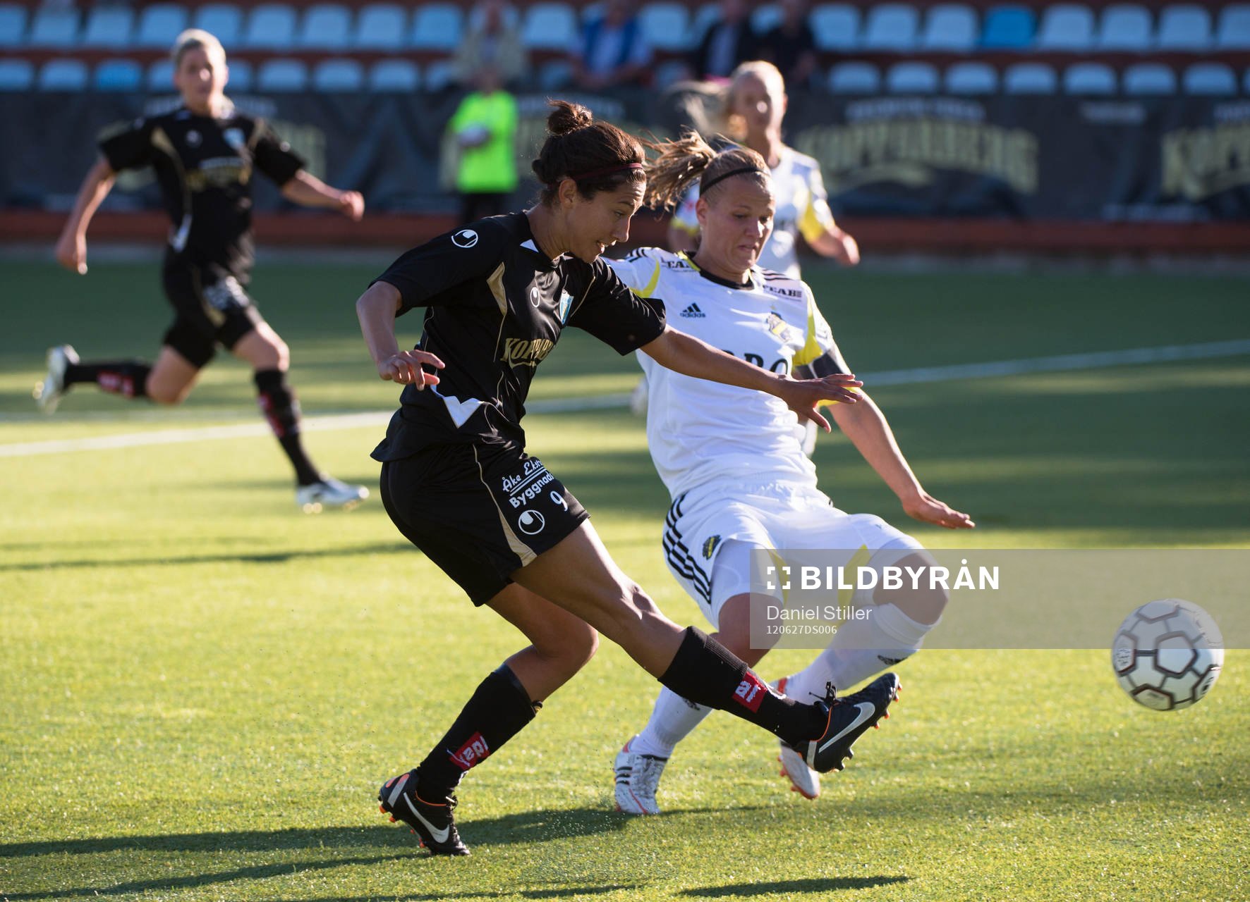 Christen Press, Göteborg, Maija Saari, AIK