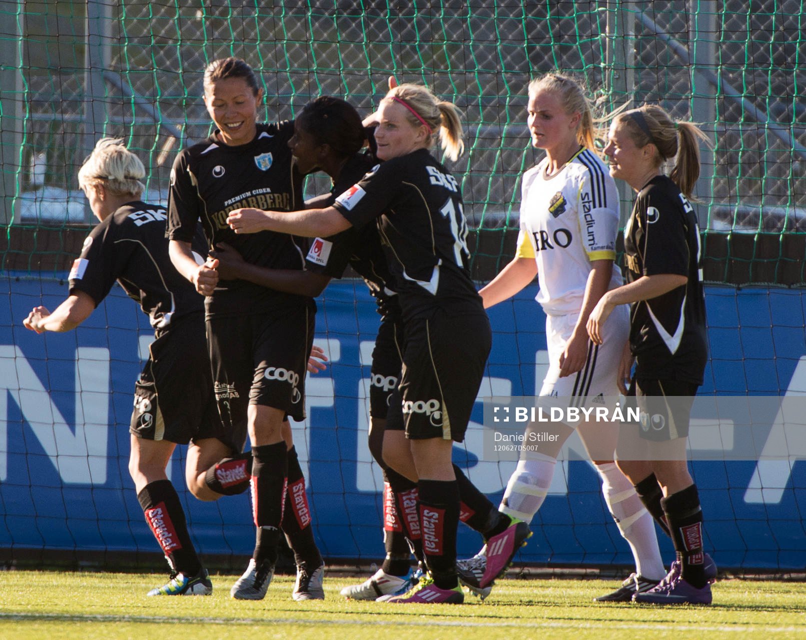 Anita Asante, Göteborg, gör 1-1, jubel