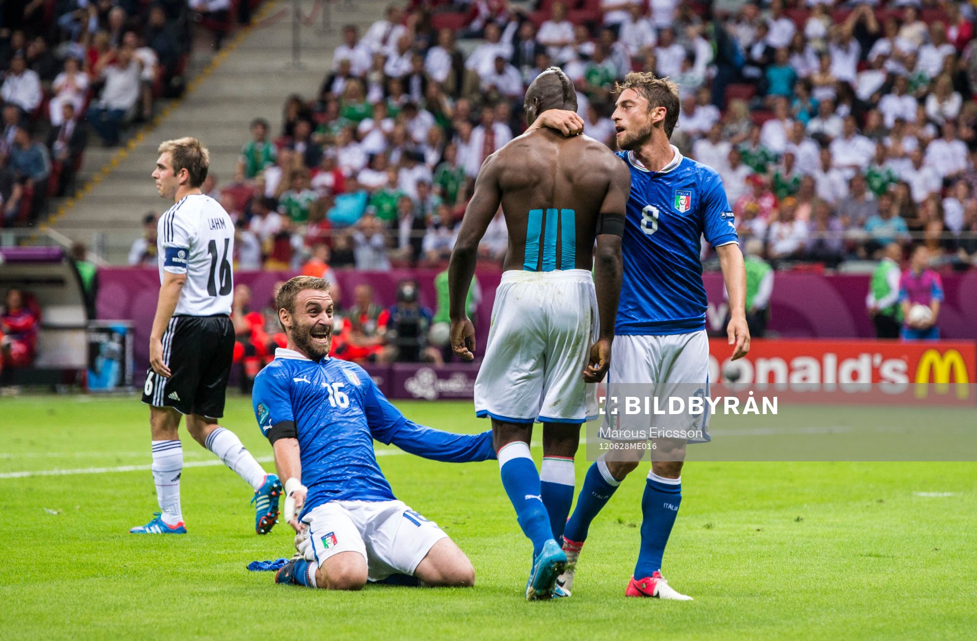 Daniele De Rossi, Italien jubel med Mario Balotelli och