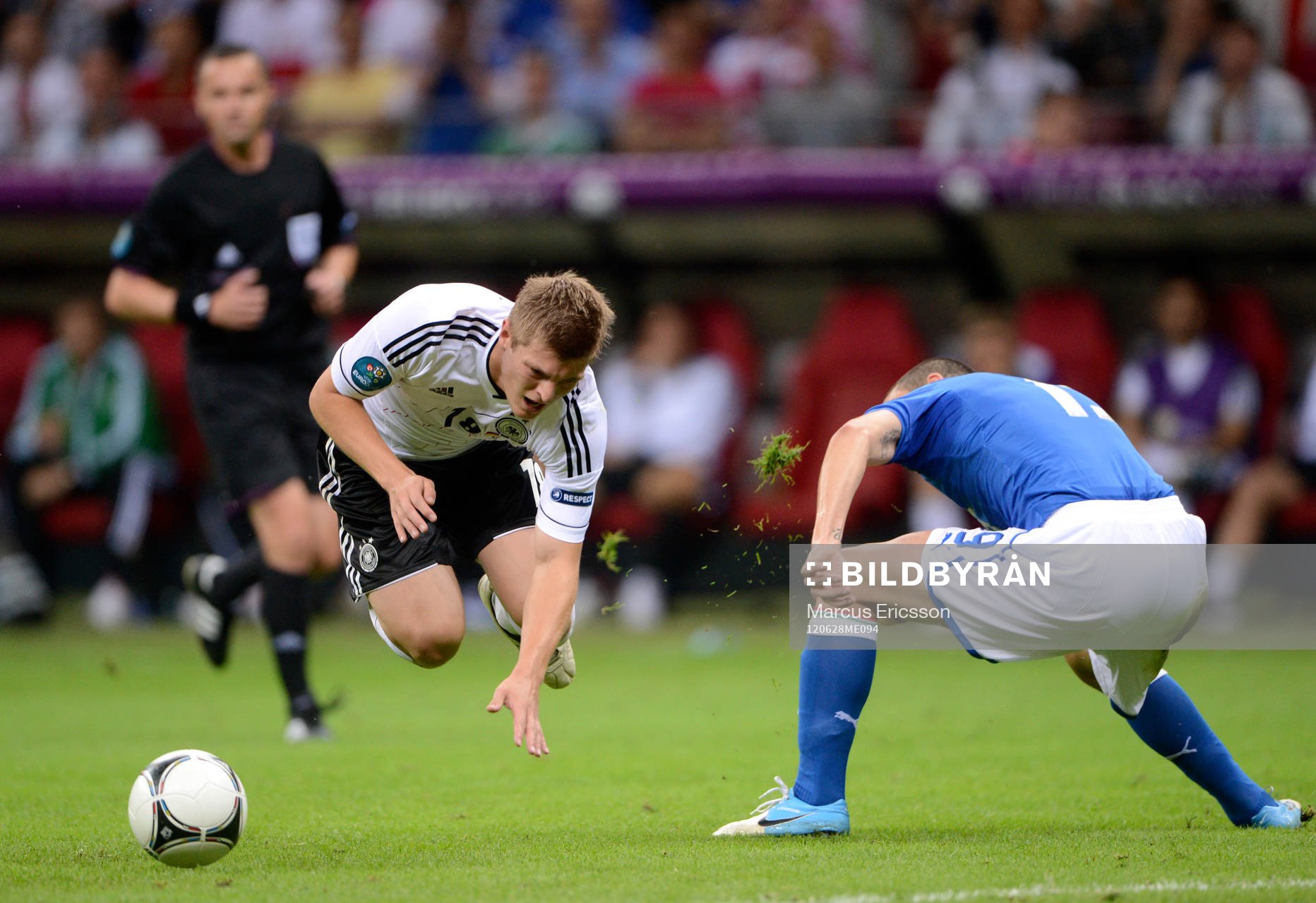 Toni Kroos, Tyskland, faller