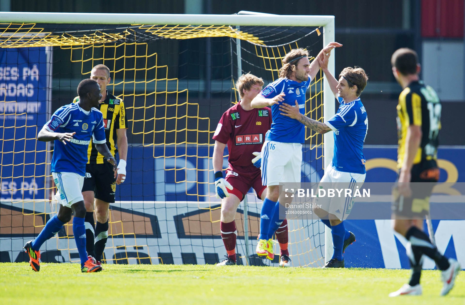 Simon Helg, Sundsvall, gör 0-1. Jubel
