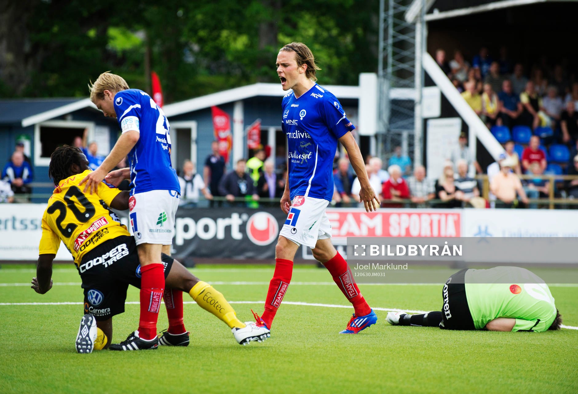 Amadou Jawo, Elfsborg, blir utskälld av Anton Tinnerholm