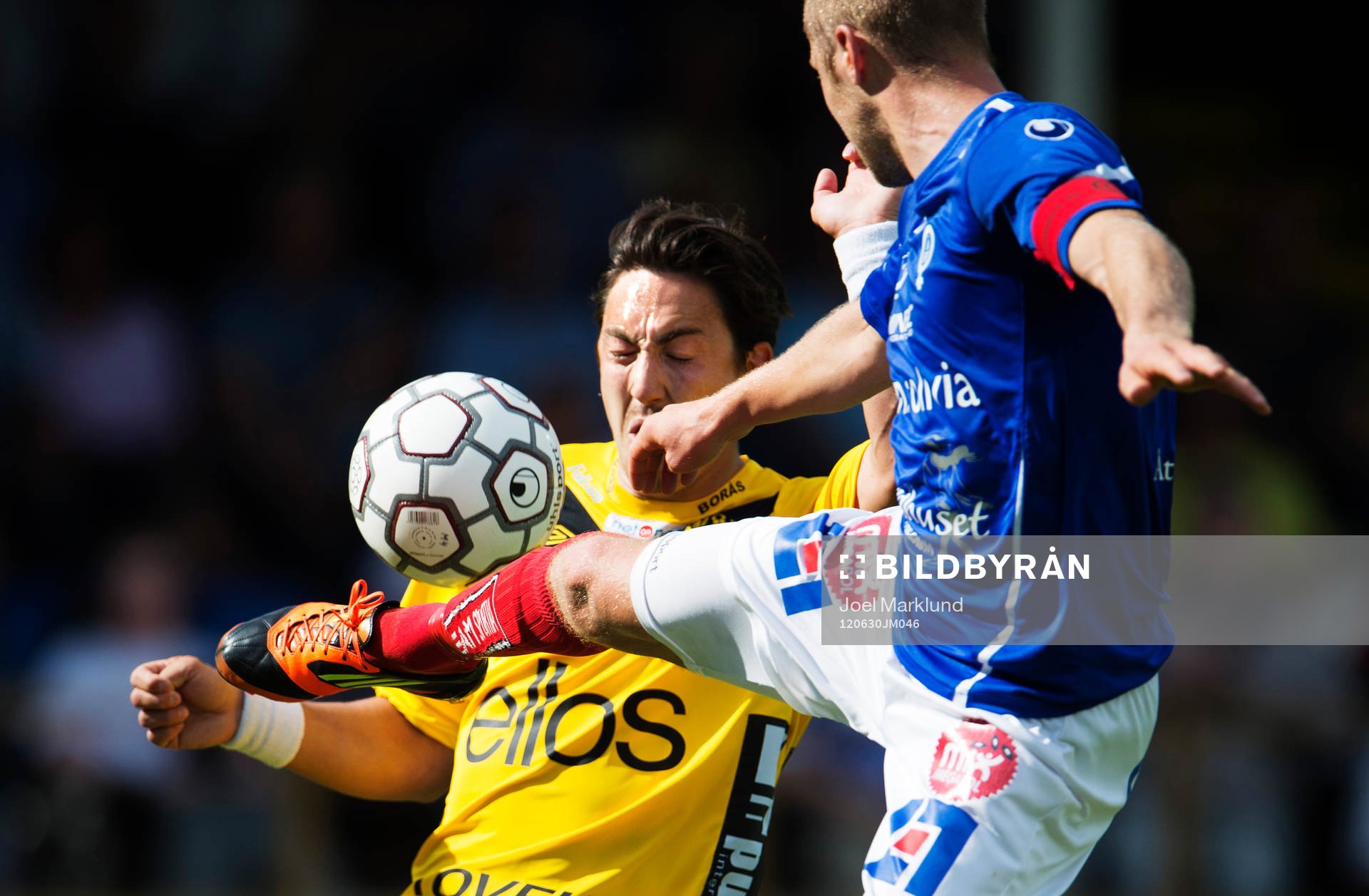 Stefan Ishizaki, Elfsborg, utmanas av Daniel Hallingström,