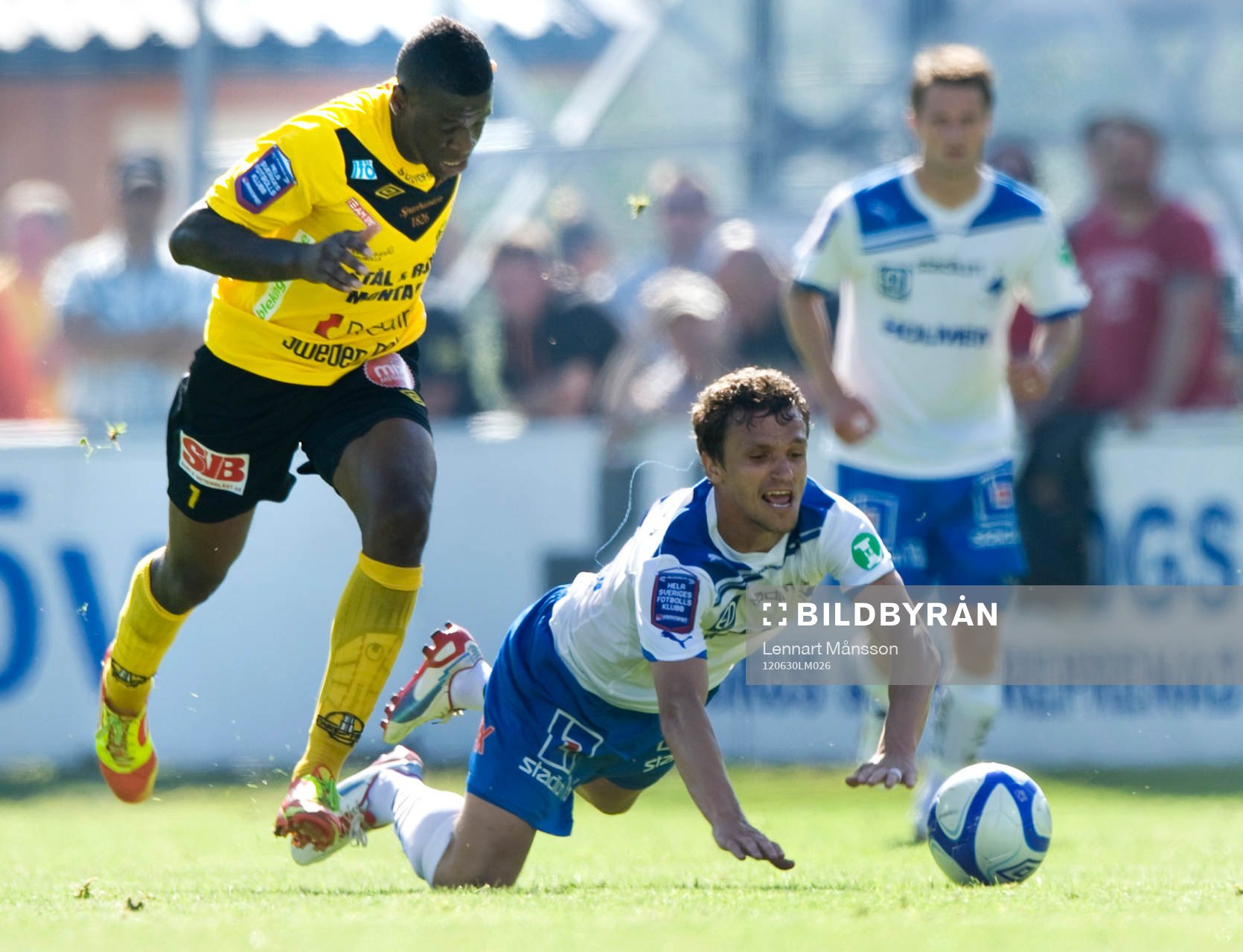 Utvisning, Dominique Kivuvu, Mjällby, som gör ner Shpetim