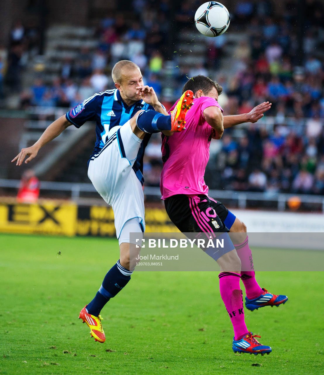 Petter Gustafsson, Djurgården, i en duell med Logi