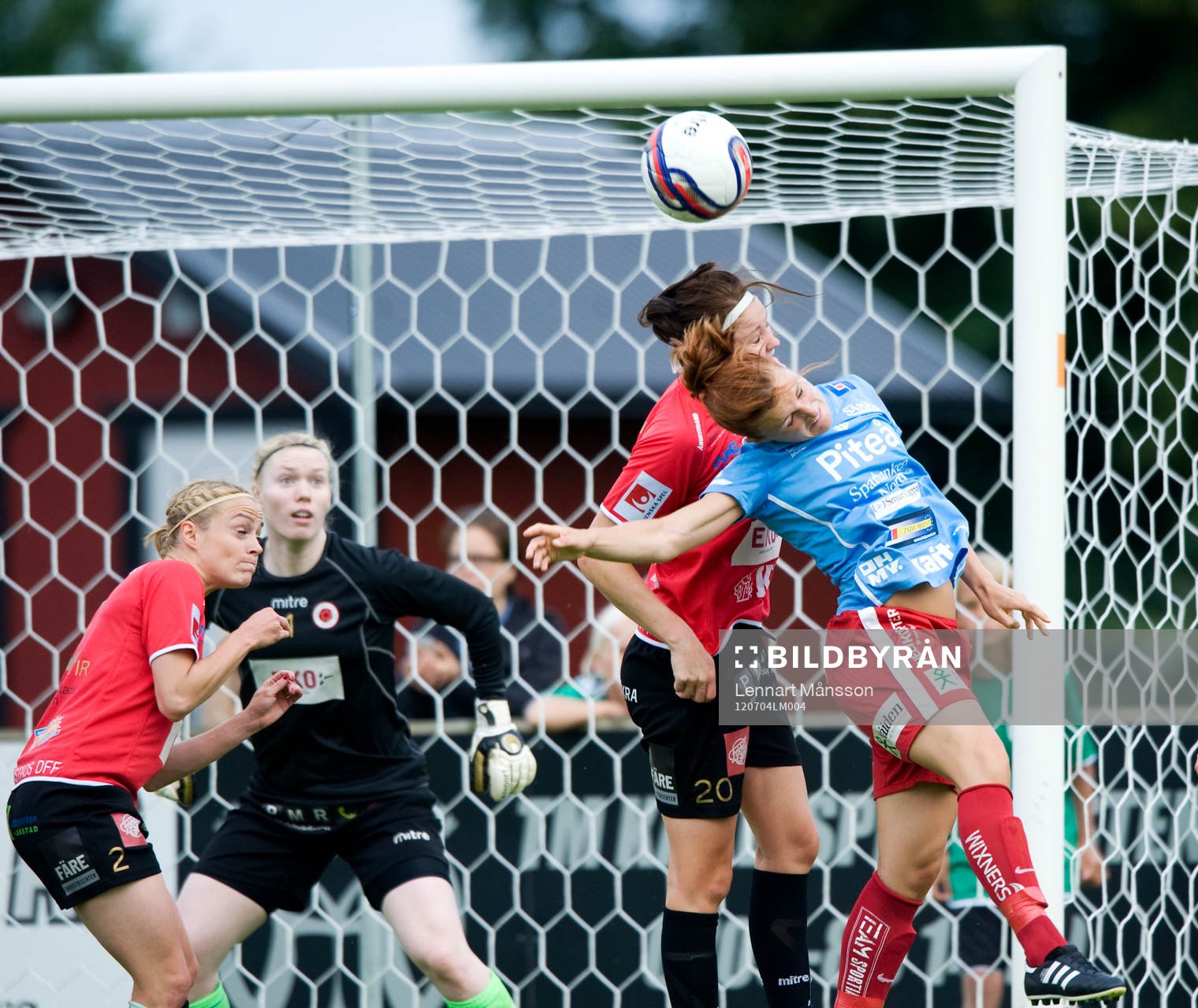 Hedvig Lindahl, målvakt, Kristianstad, avvaktar