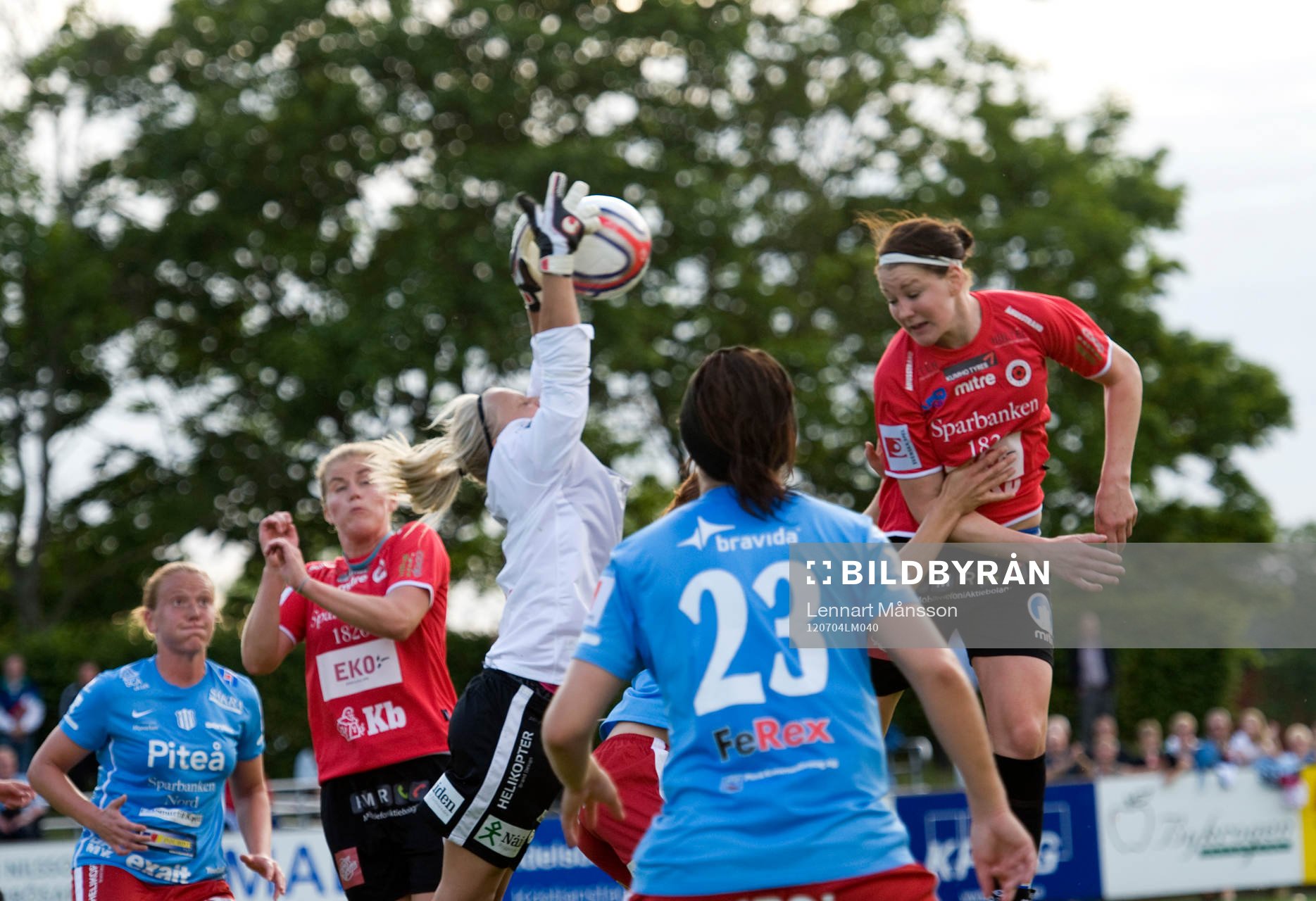Maria Rönnbäck, målvakt, Piteå, räddning framför Mia