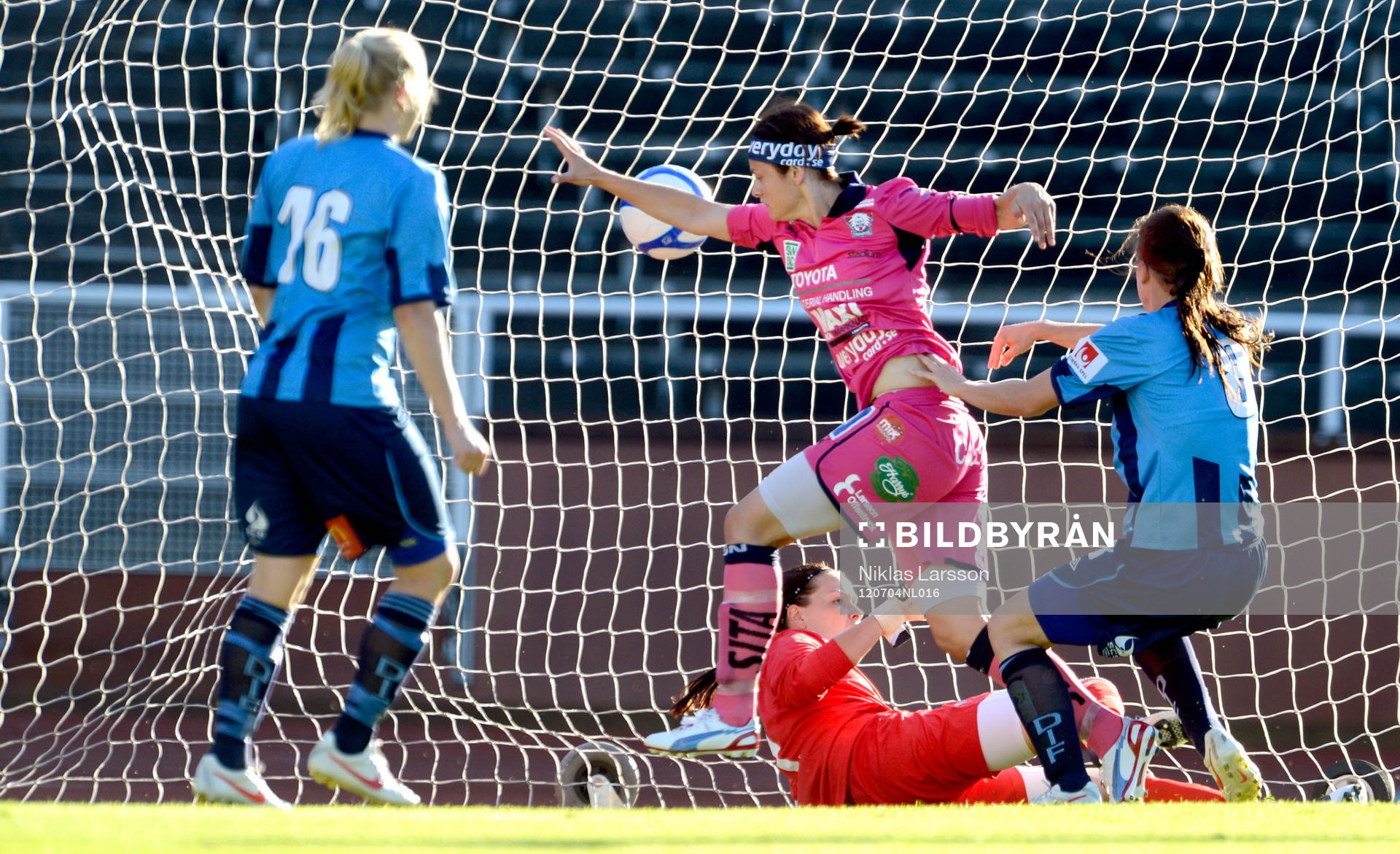 Fotboll, dam, damallsvenskan, Djurgården - Linköping: Nora Holstad Berge gör 0-1 målet till Linköping.