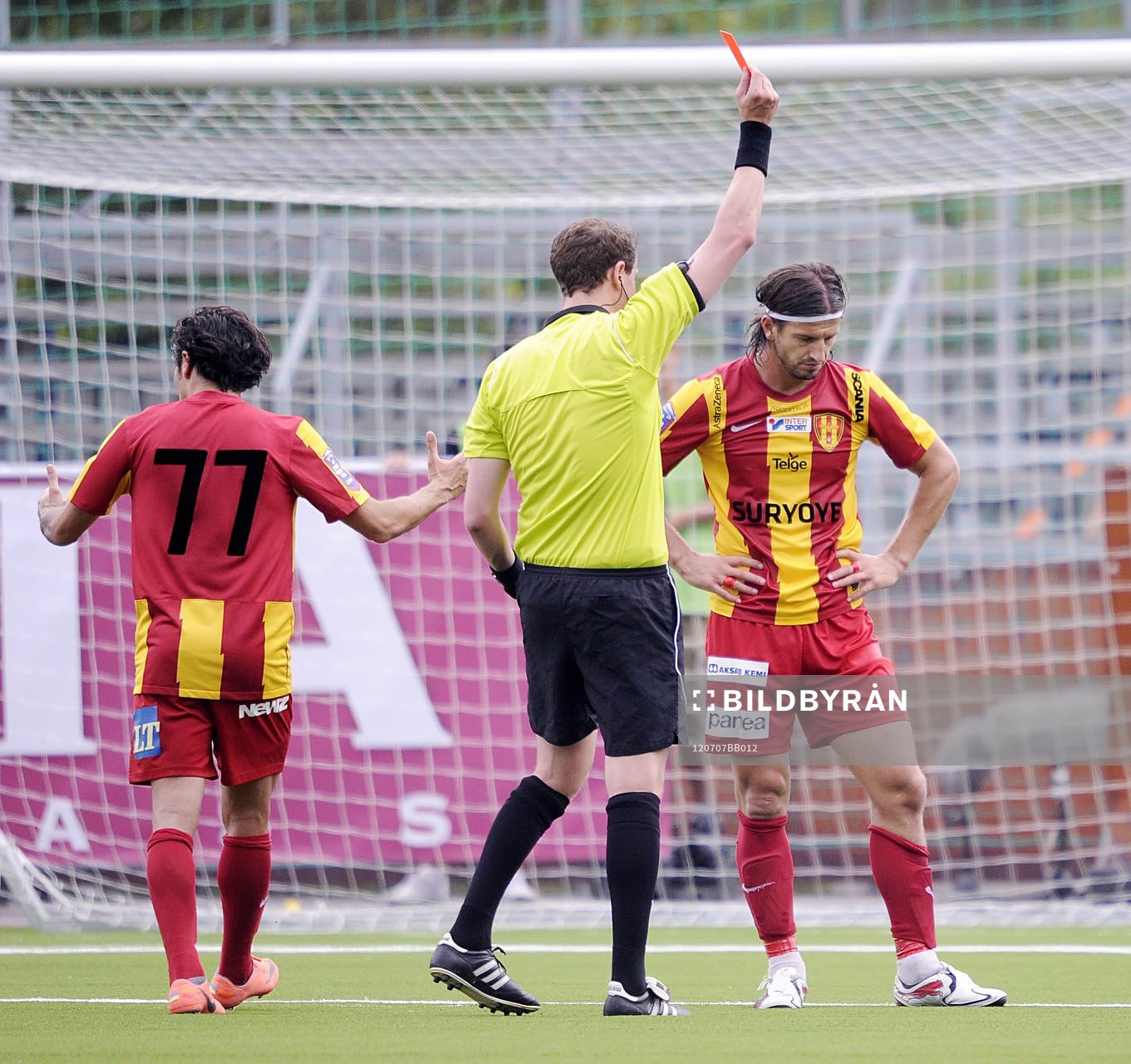 Haris Skenderovic, Syrianska får rött kort
