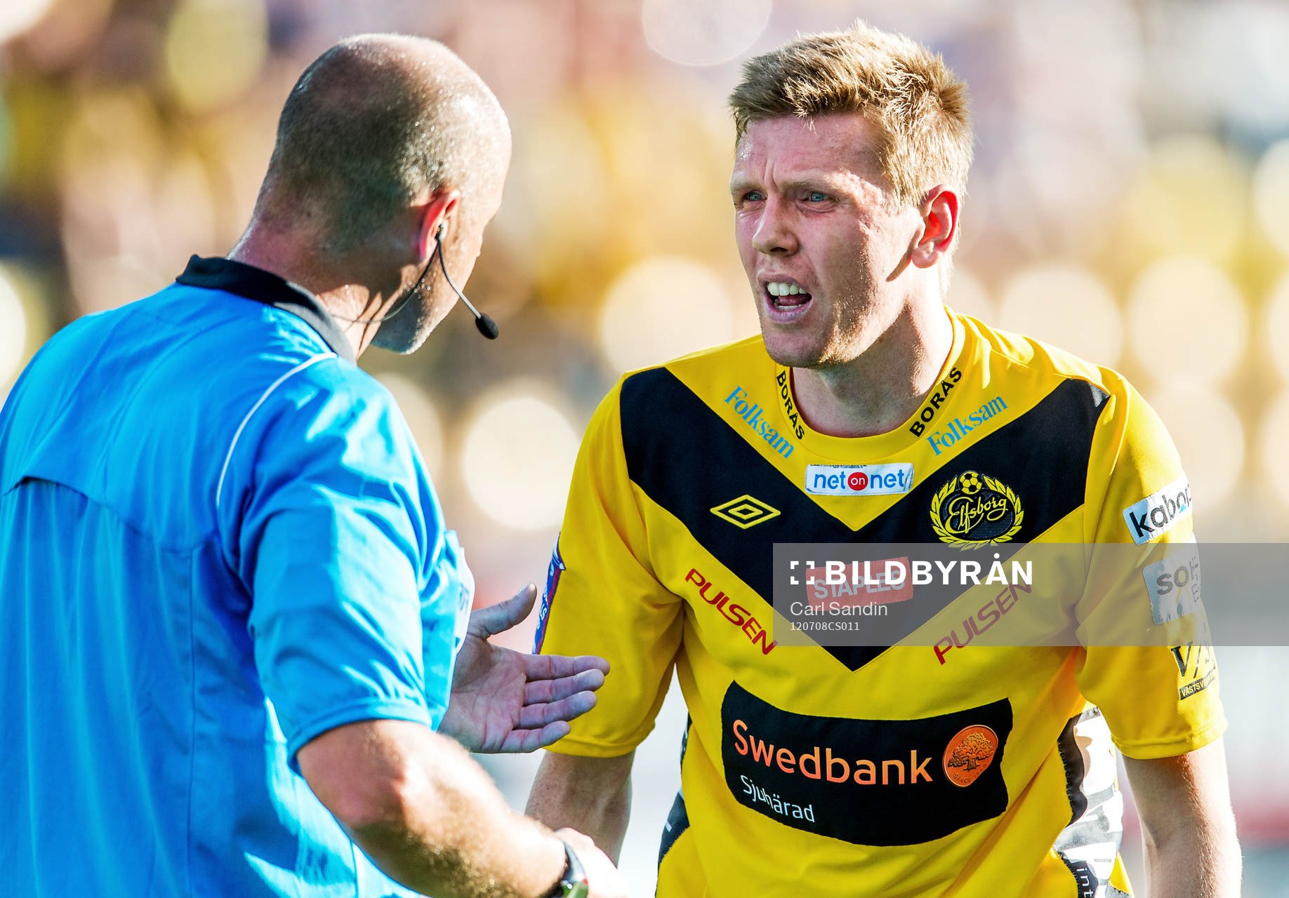 David Elm, Elfsborg, pratar med Martin Hansson, domare