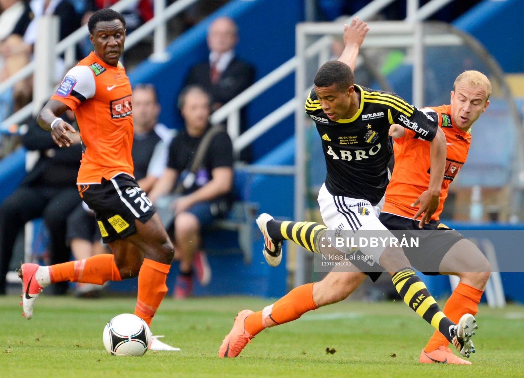 Robin Quaison, AIK och Kari Arkivuo, Häcken. DAmir Mehic,
