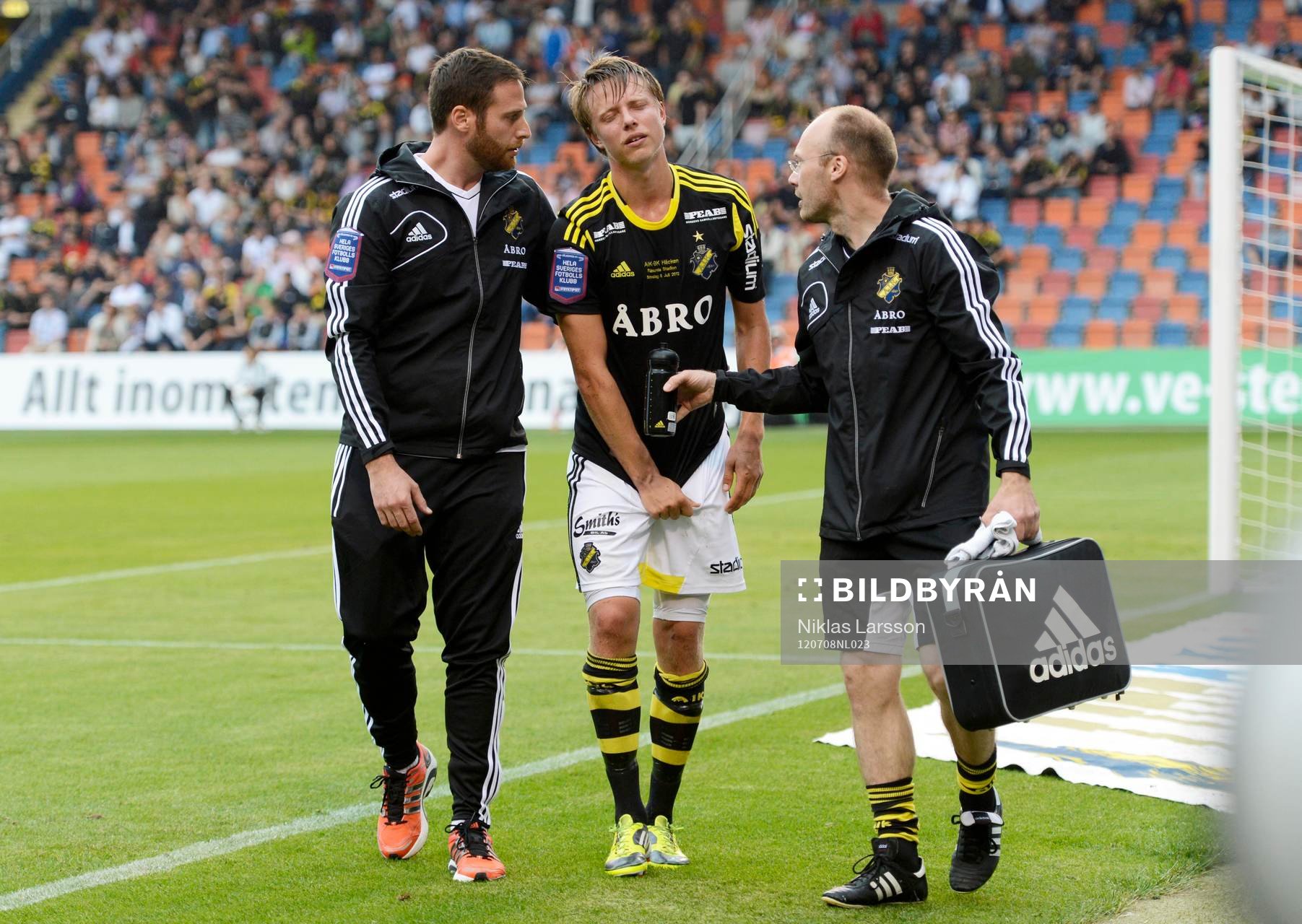 Viktor Lundberg, AIK, har ont. Skada,smärta