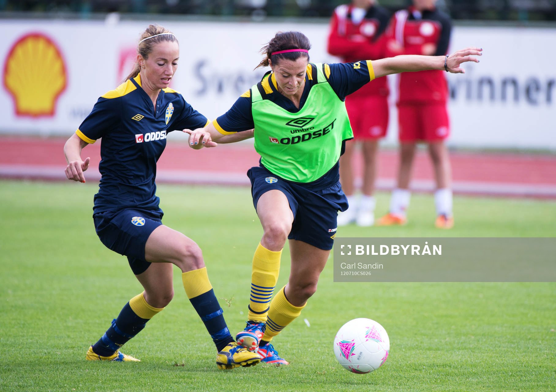 Kosovare Asllani, Lotta Schelin, Sverige