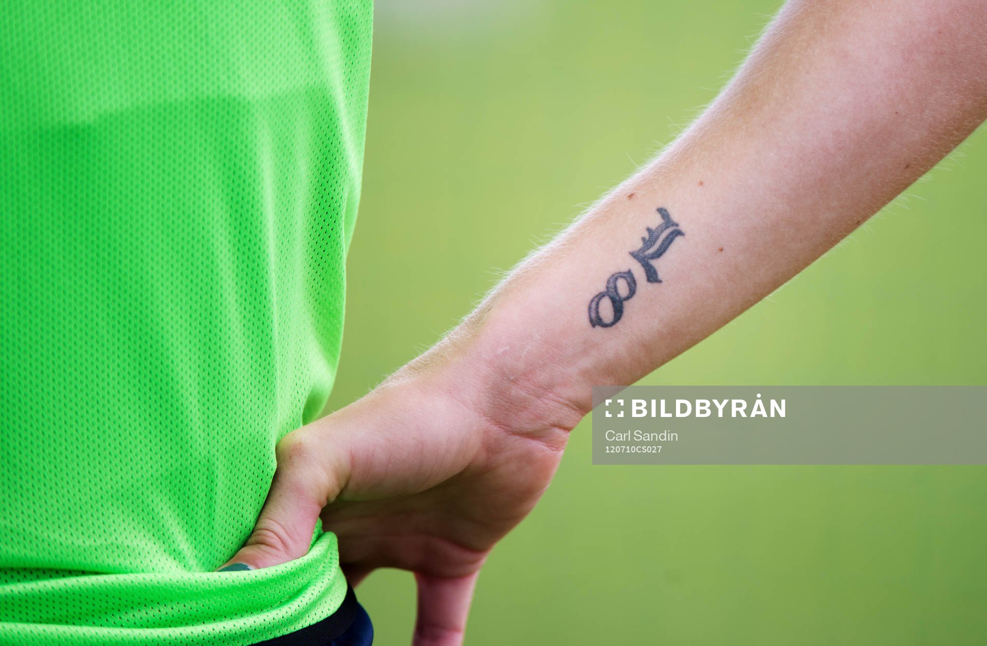 Lotta Schelin, Sverige, tatuering L8