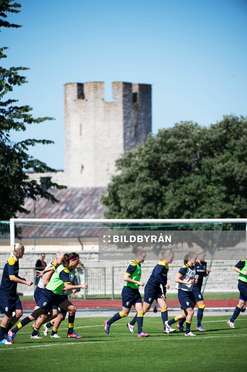 Laget värmer upp