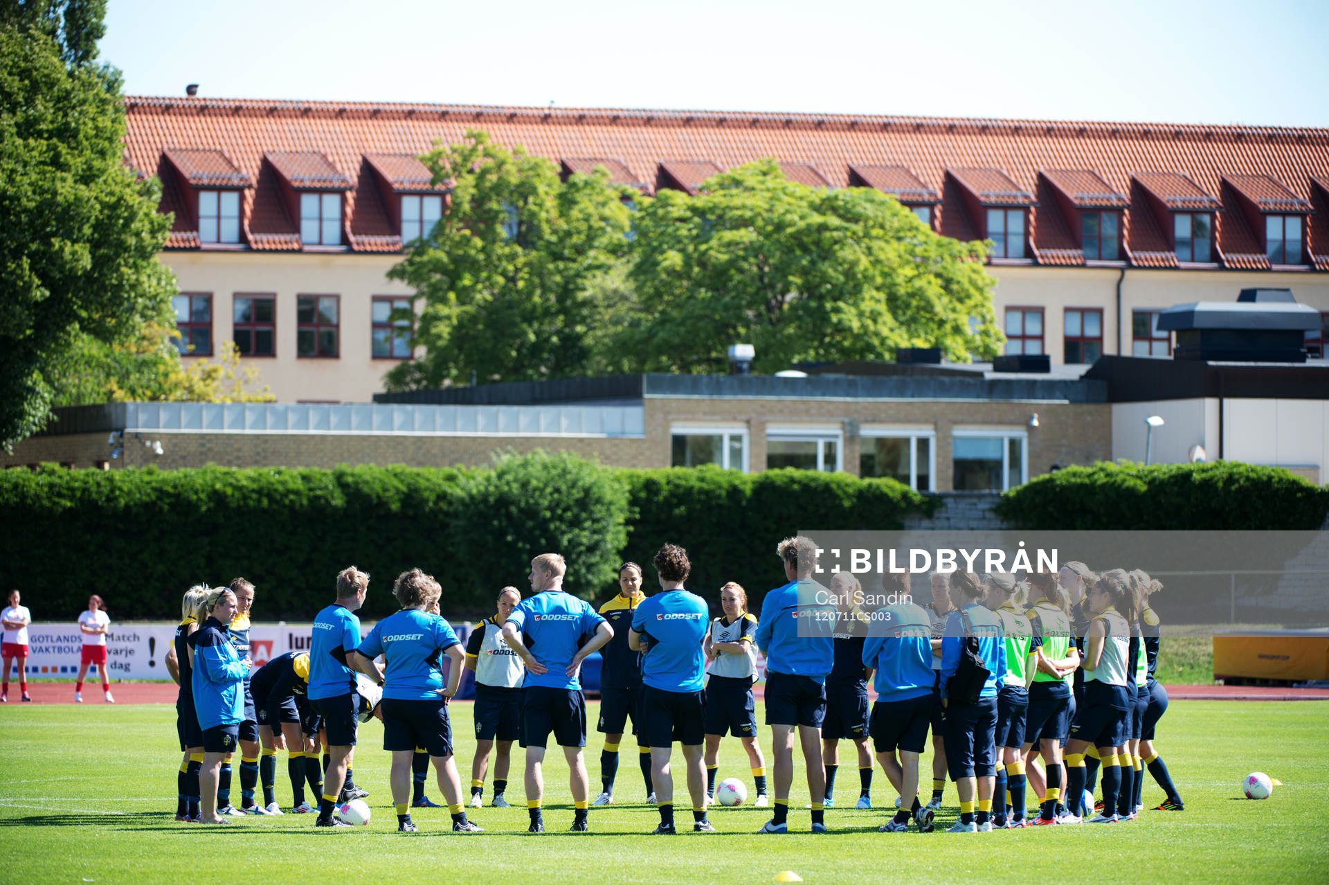 Laget har samling innan träningen