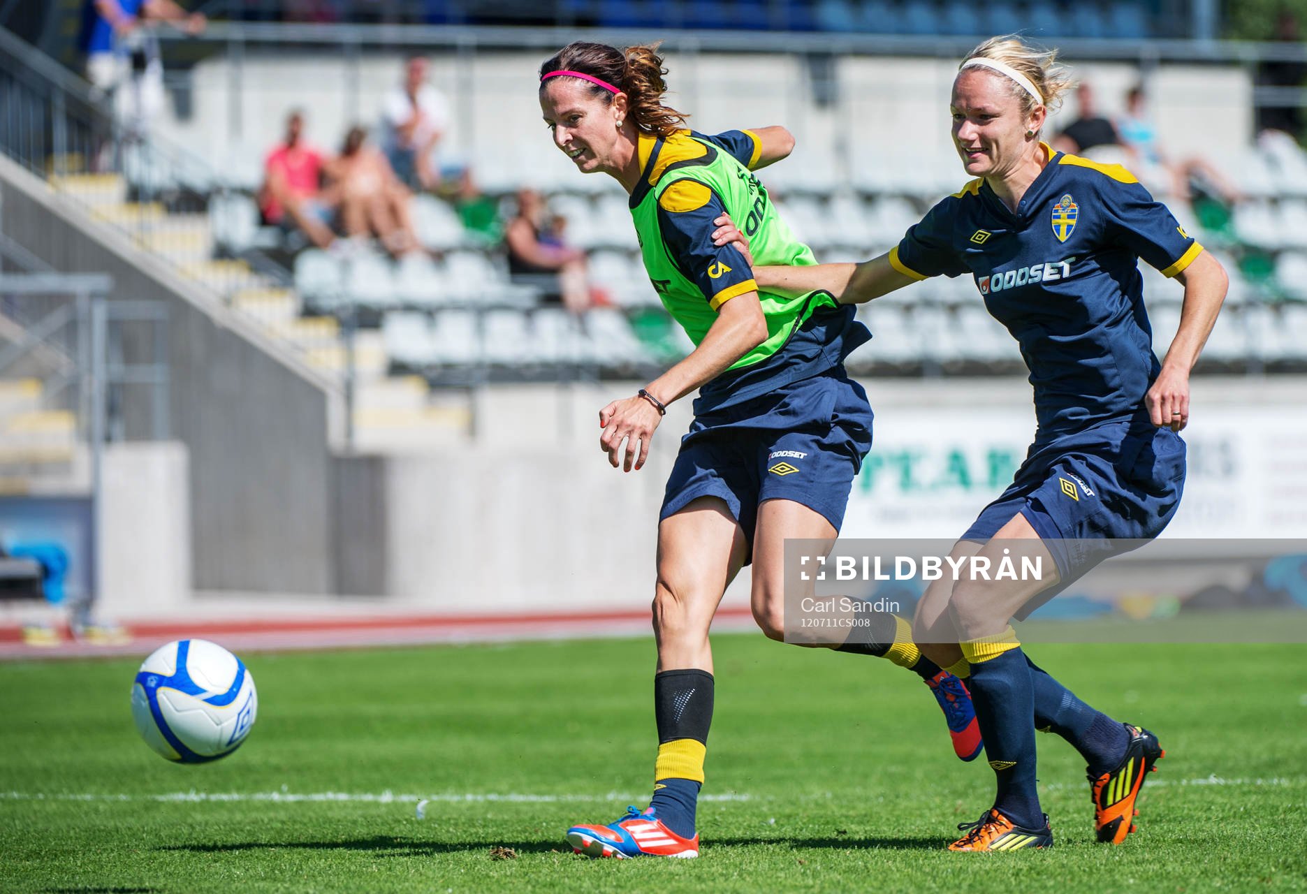 Lotta Schelin, Stina Segerström, Sverige