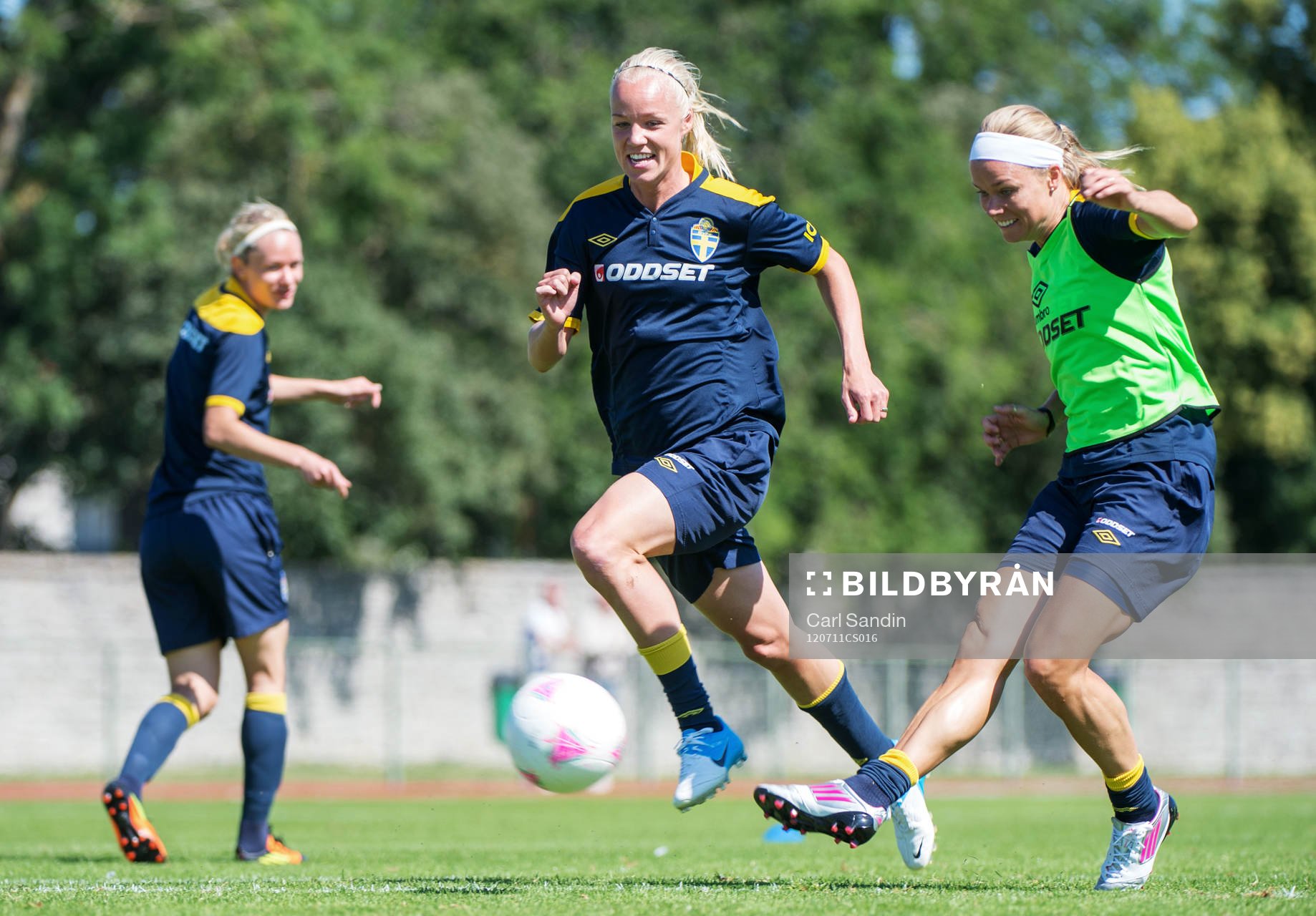 Caroline Seger, Sara Thunebro, Sverige