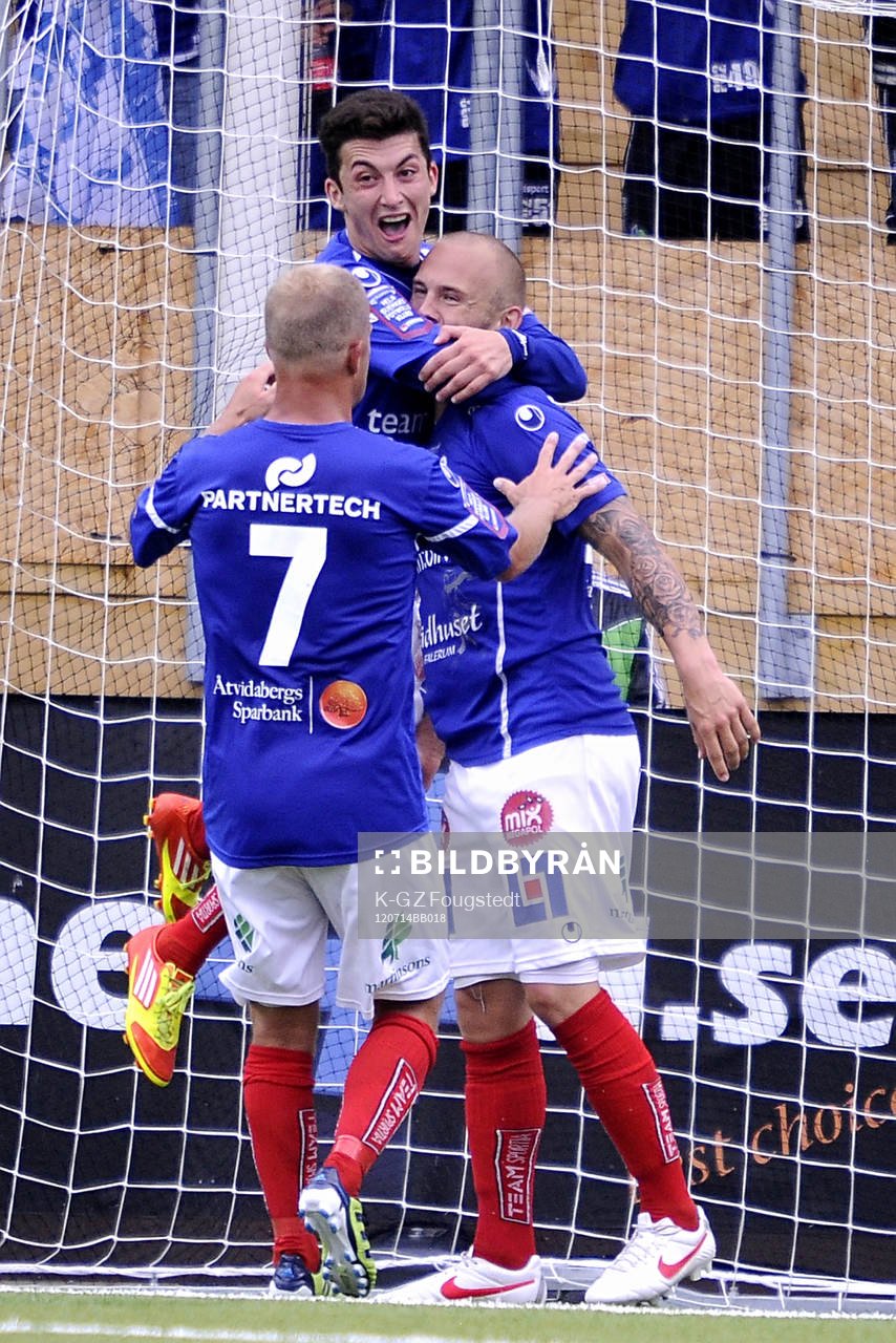 Magnus Eriksson har just gjort 1-0 för Åtvidaberg (jubel)