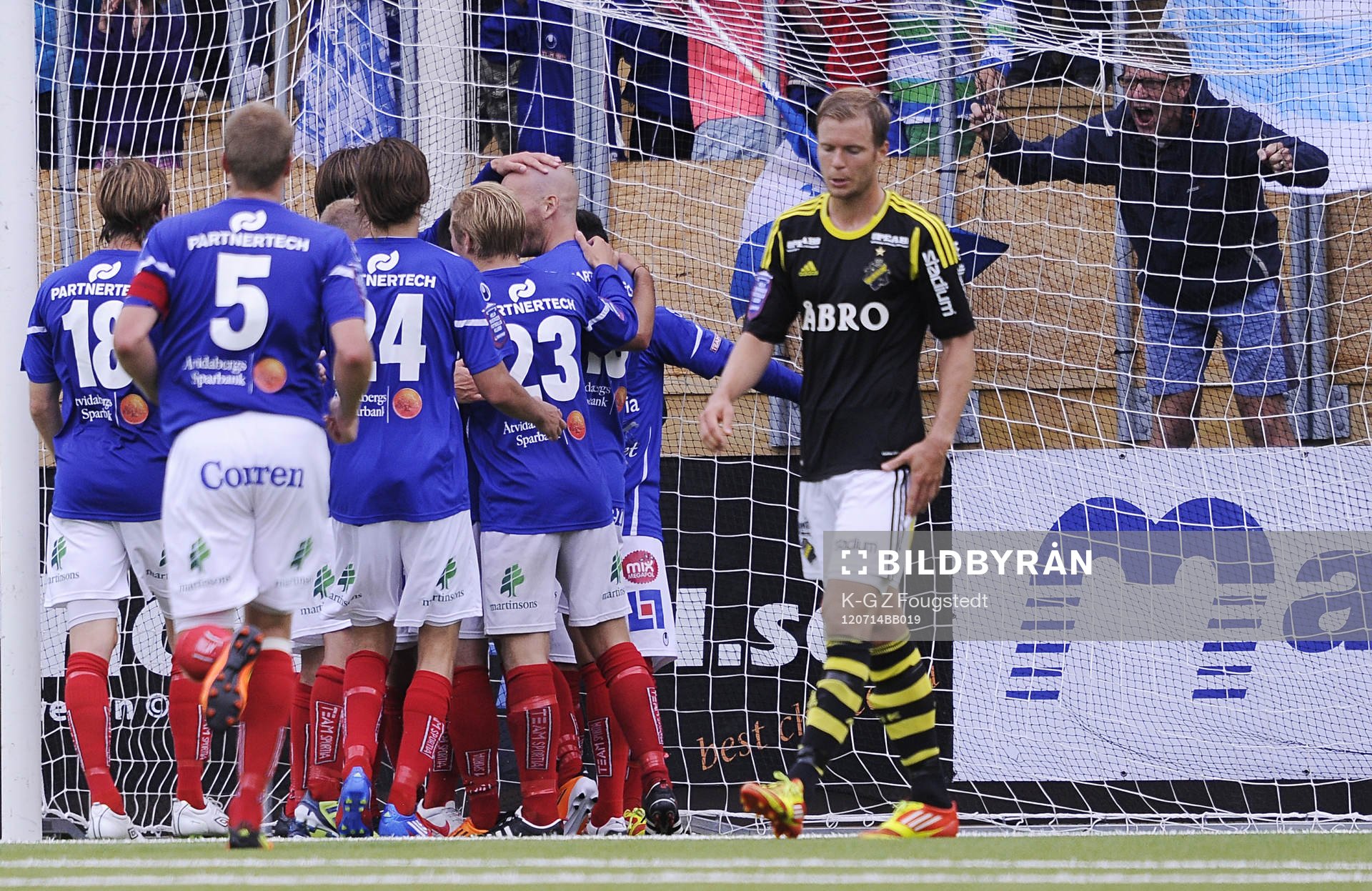 Magnus Eriksson har just gjort 1-0 för Åtvidaberg