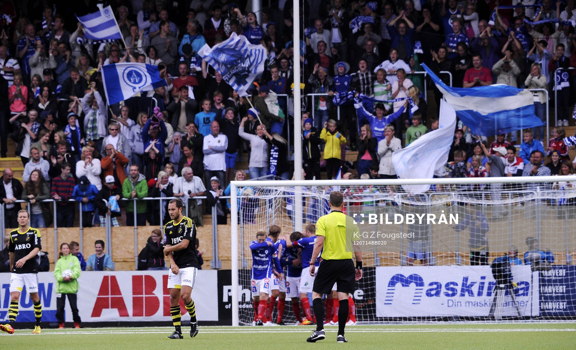 Magnus Eriksson har just gjort 1-0 för Åtvidaberg Depp,