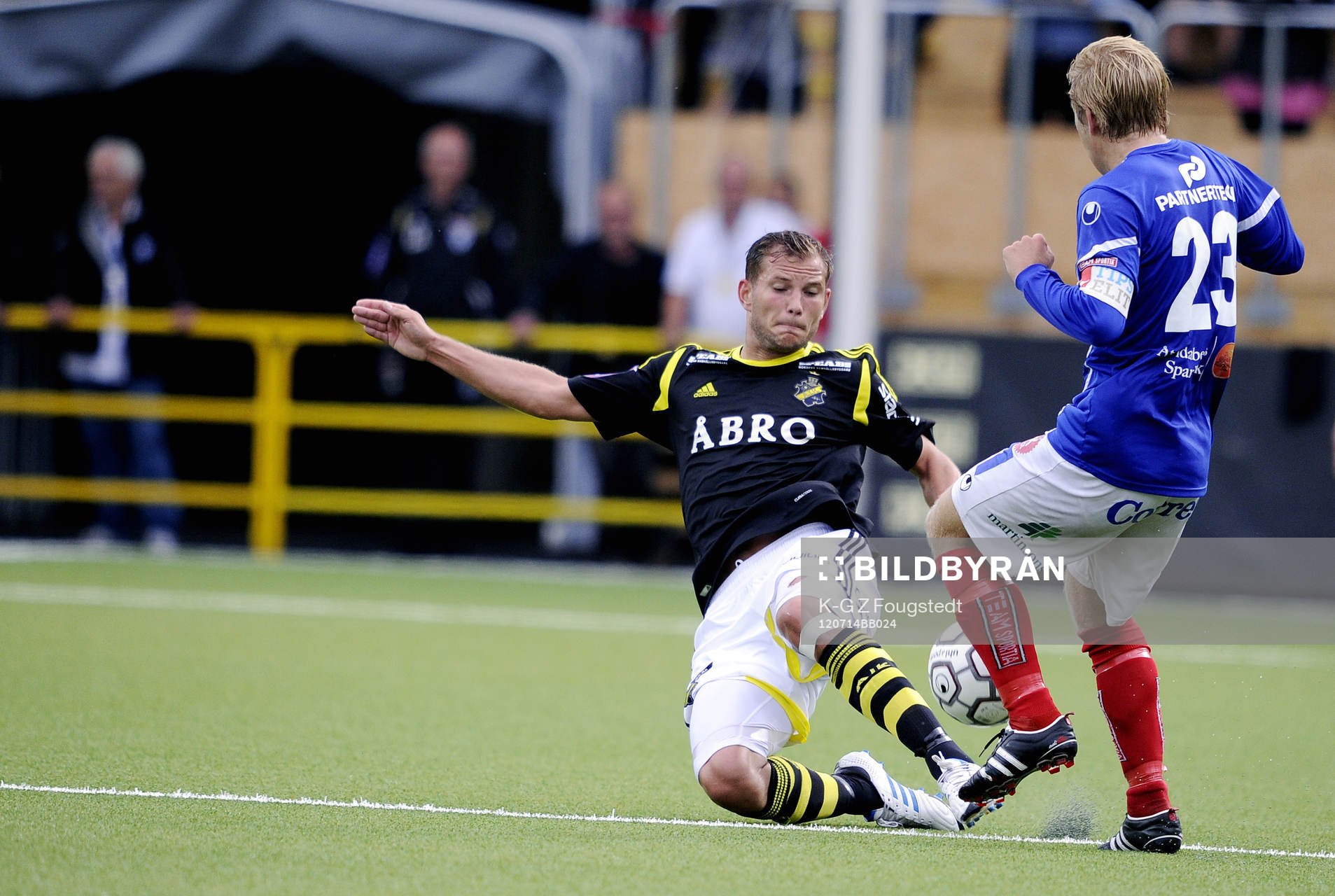Anton Tinnerholm, Åtvidaberg och Robert Åhman Persson, AIK