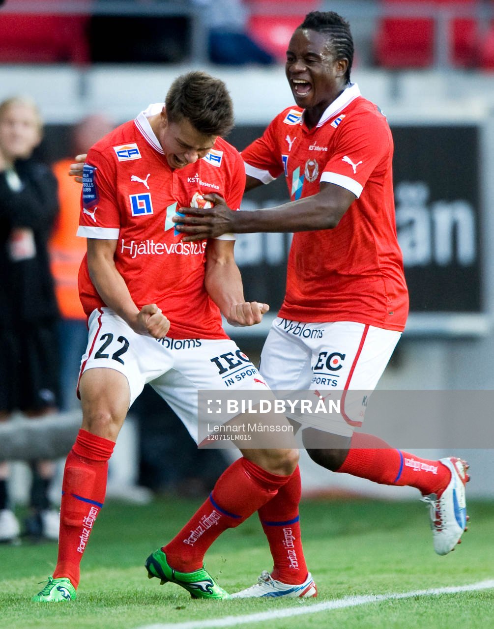 2-1, segermål av Melker Hallberg, Kalmar, grattas av