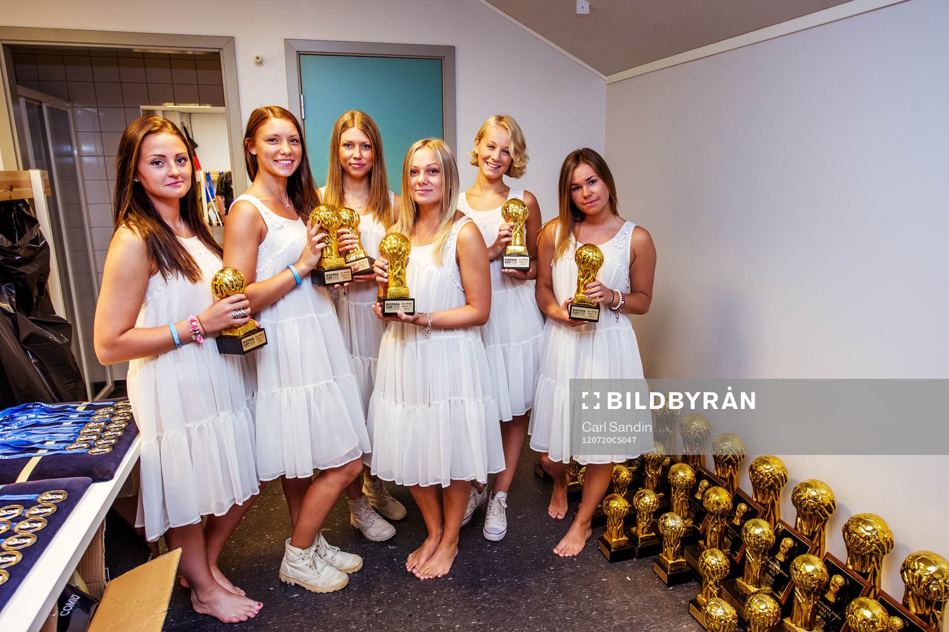 Pokaler, blomsterflickor, pokal