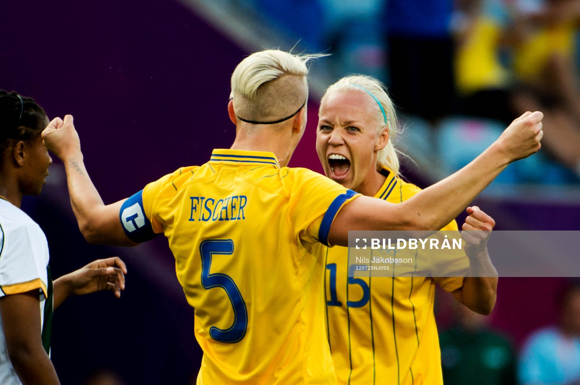 Nilla Fischer, Caroline Seger, Sverige jubel