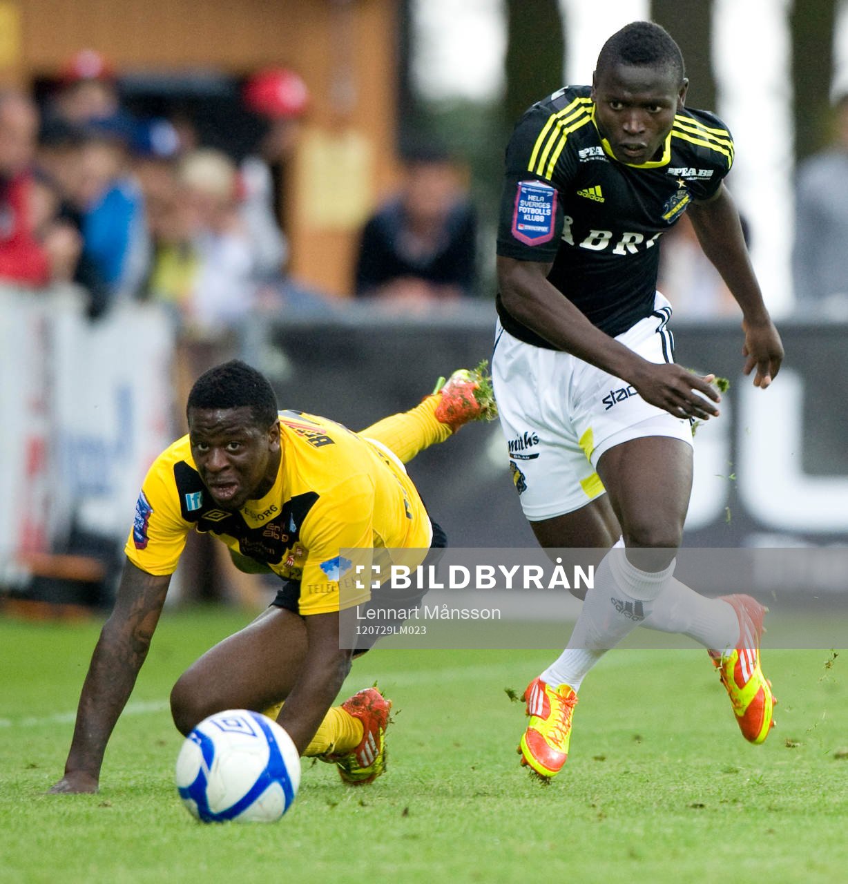  Lalawele Atakora, AIK, och Dominique Kivuvu, Mjällby
