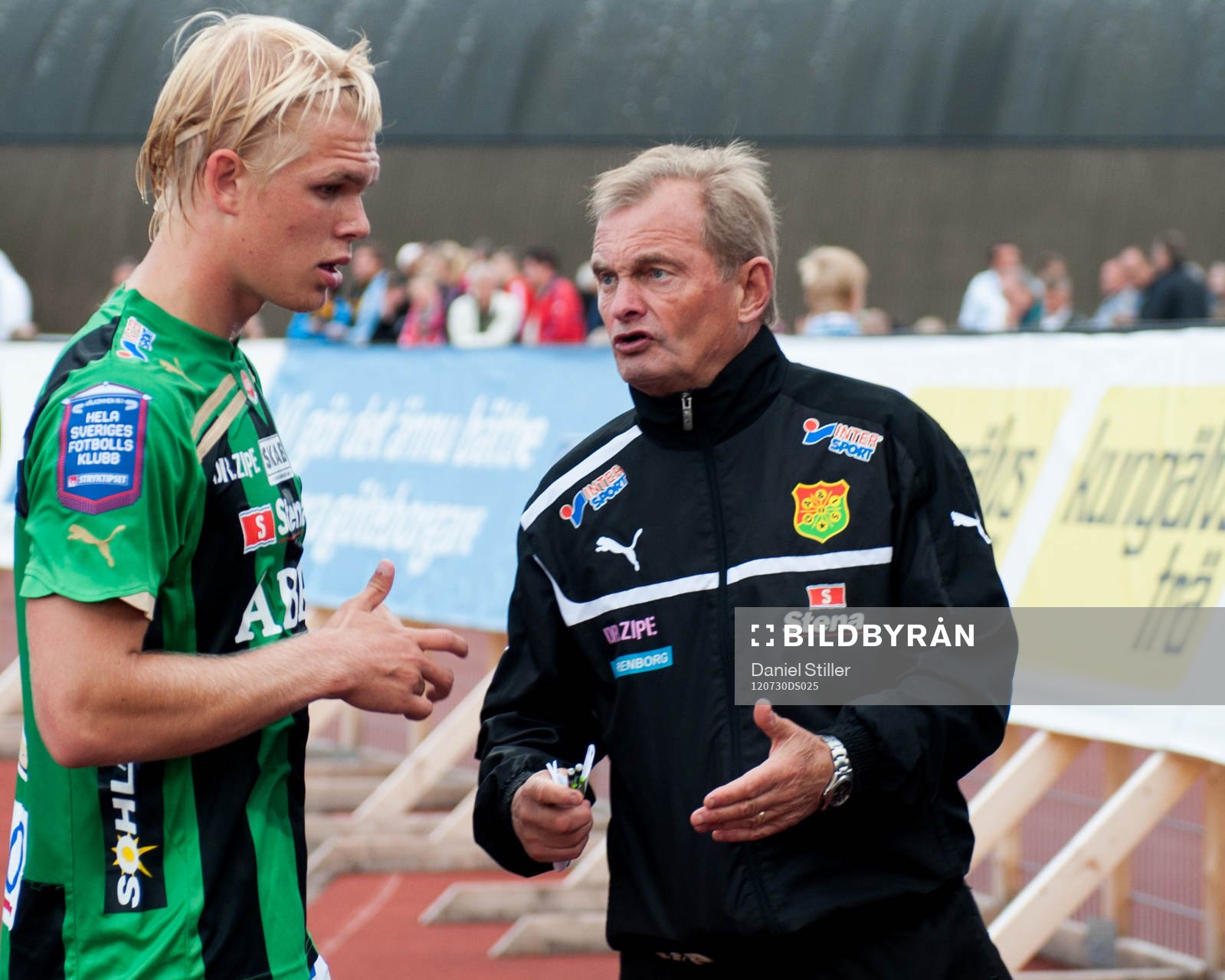 Kjell Pettersson, tränare Gais, pratar med Linus Tornblad,