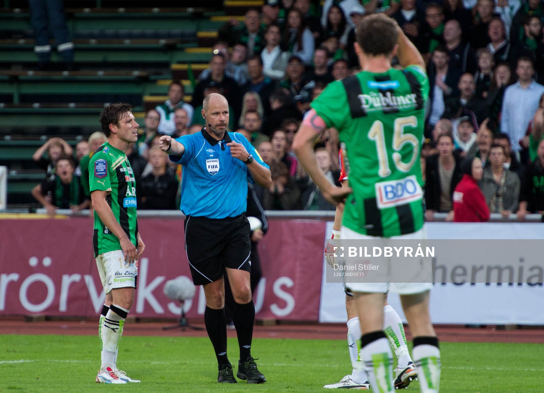 Domare Martin Hansson dömer straff för Häcken, Calum