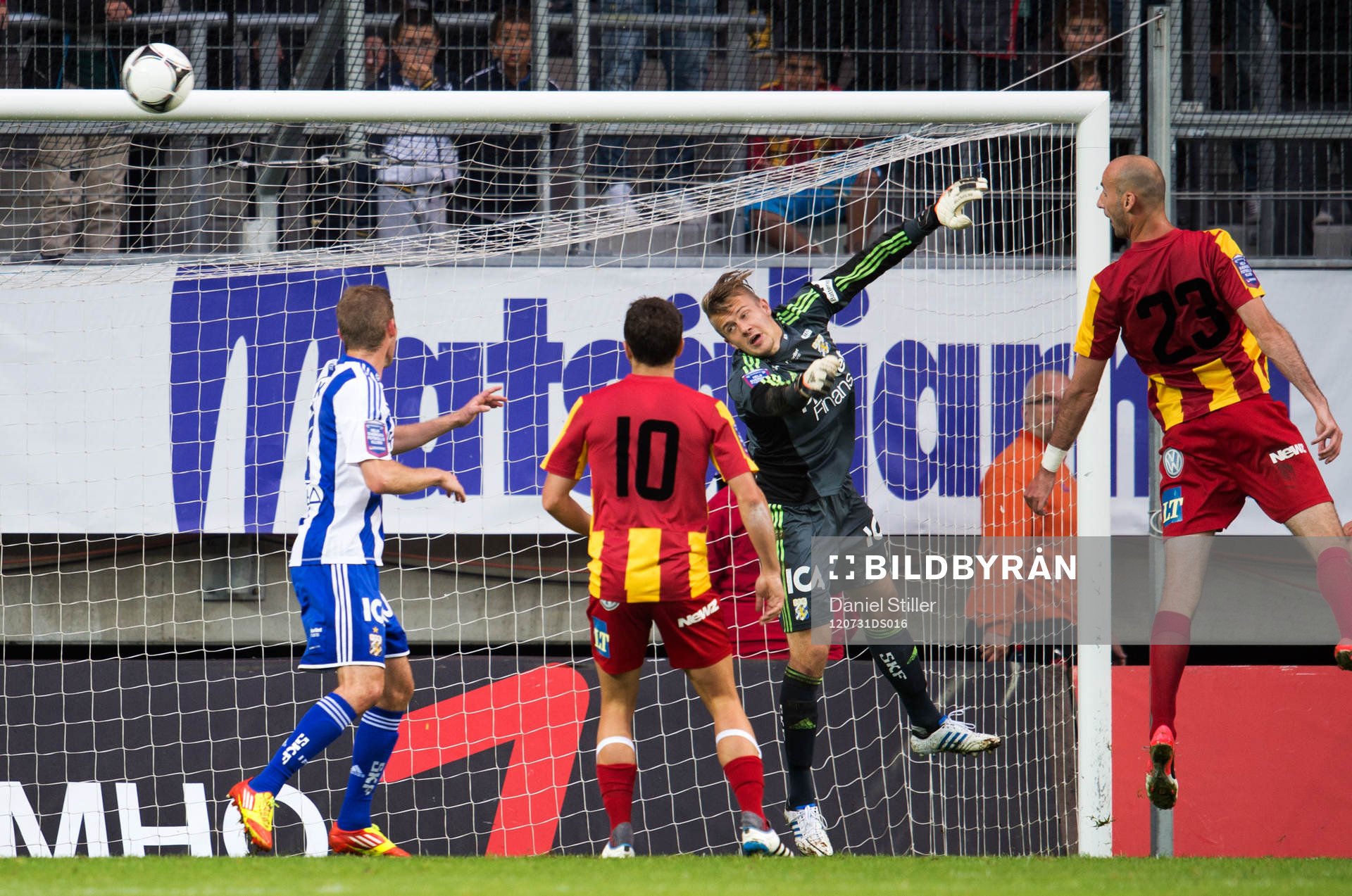 Dinko Felic, Syrianska, har en nick i ribban i