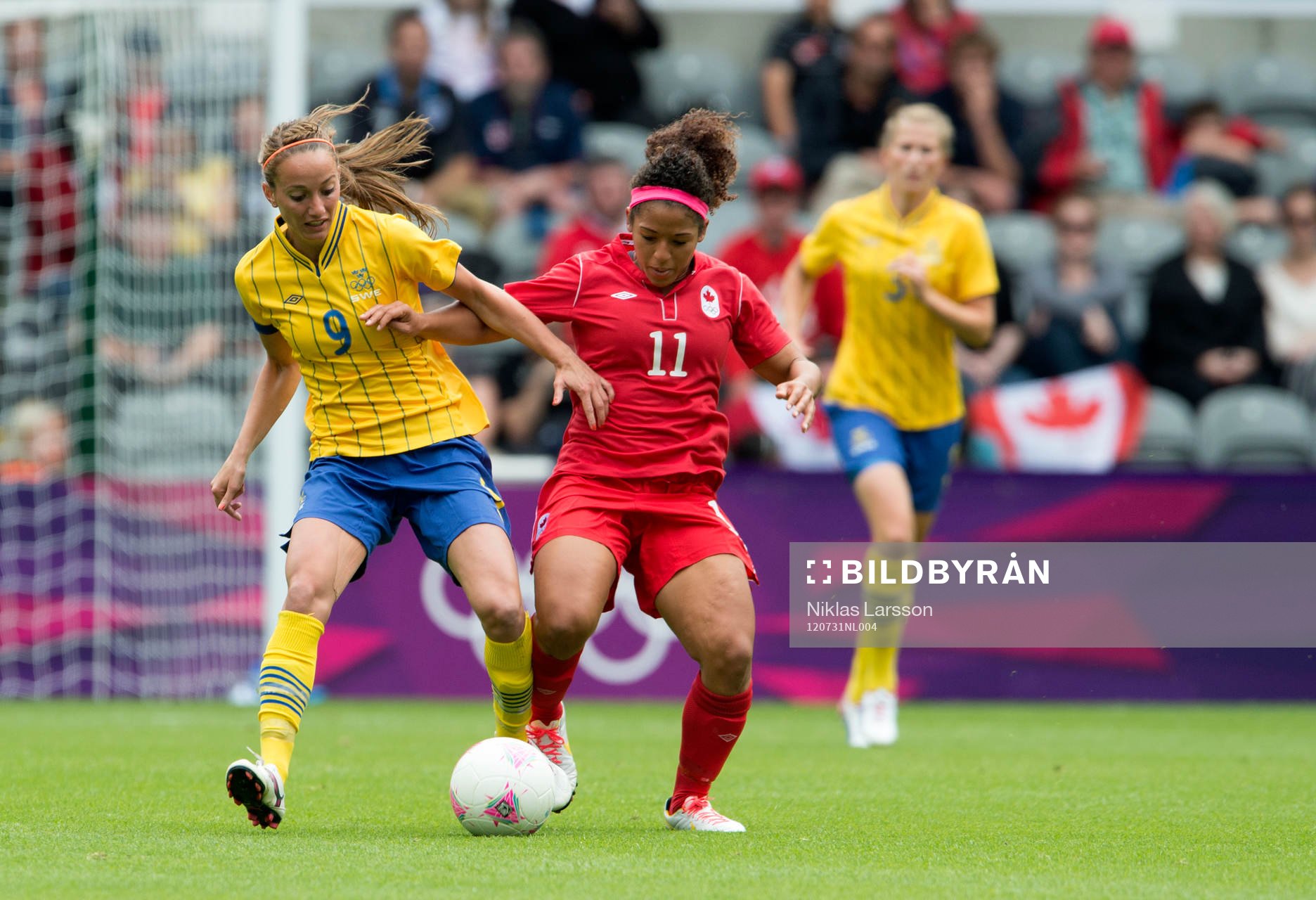 Kosovare Asllani, Sverige och Desiree Scott, Kanada