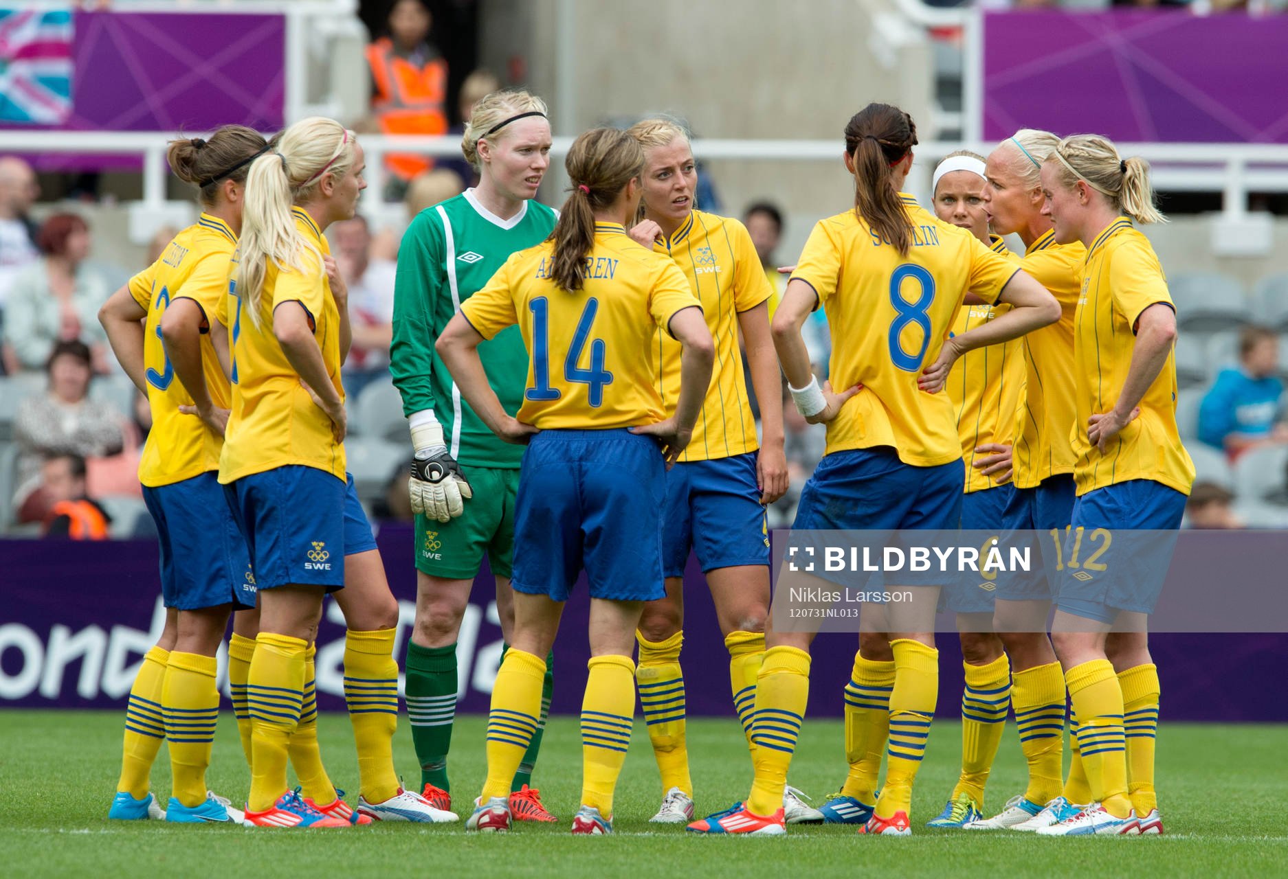 Caroline Seger, Sverige manar på sina lagkamrater i