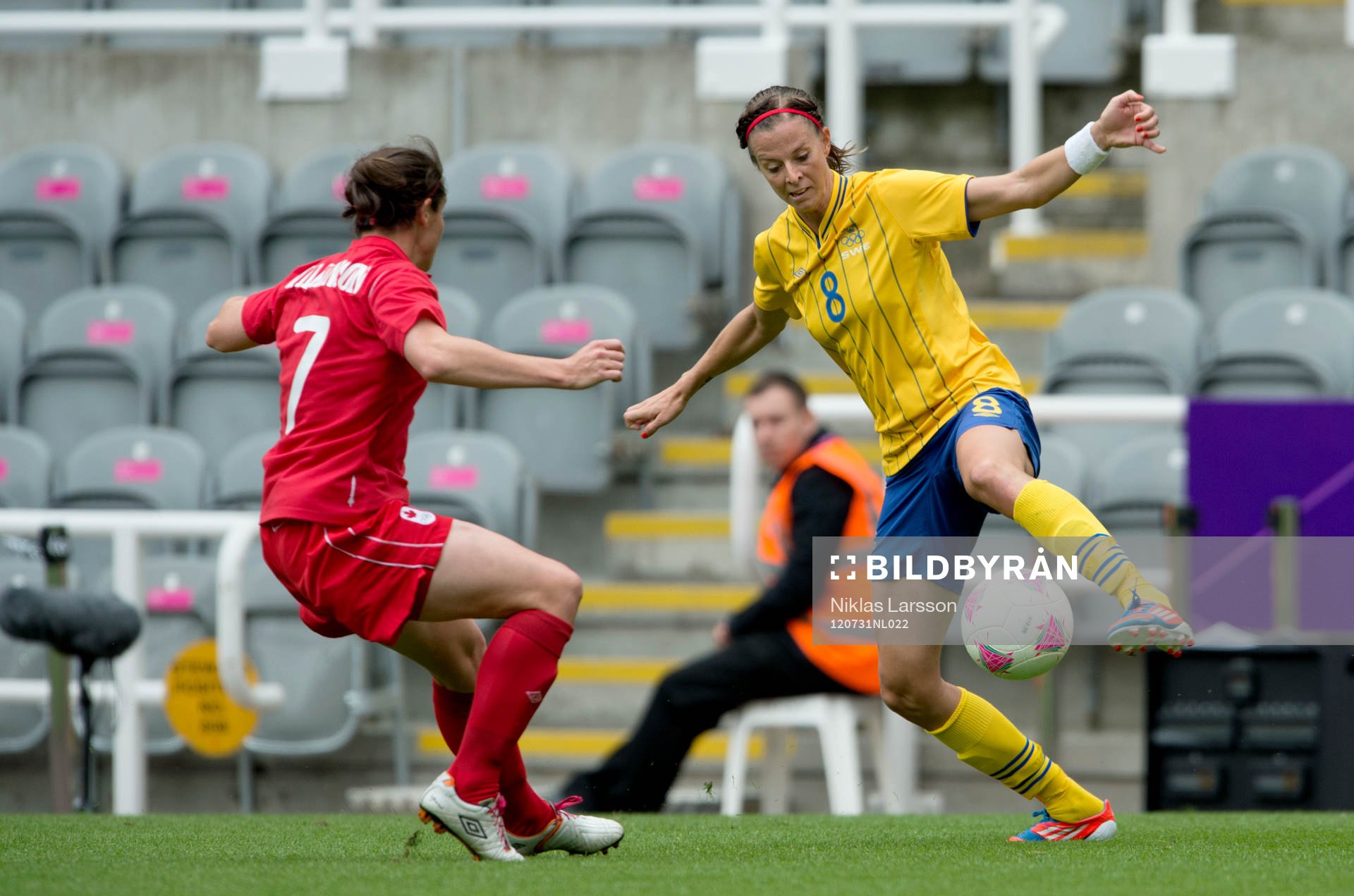 Lotta Schelin, Sverige och Rhian Wilkinson, Kanada