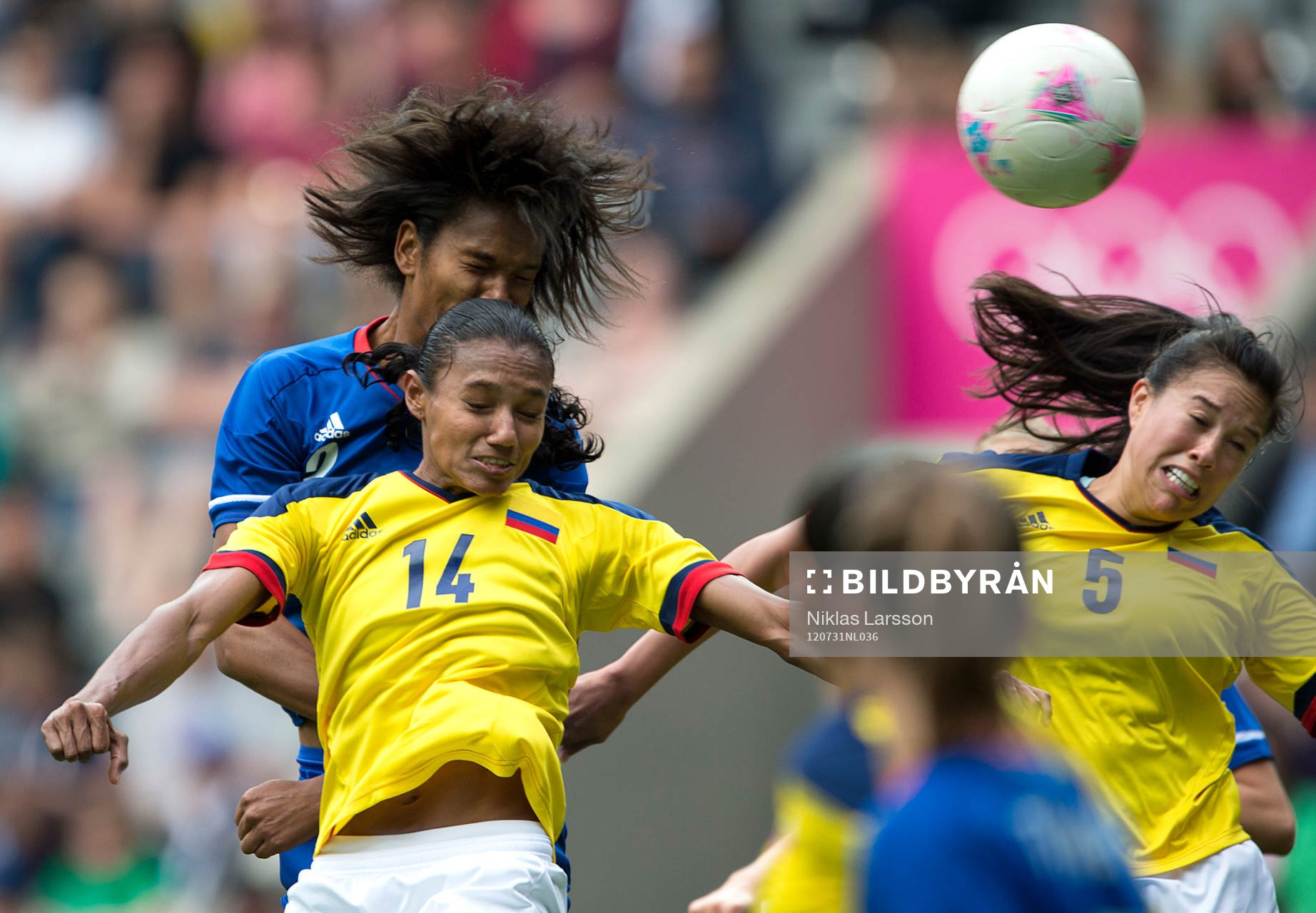 Wendie Renard, Frankrike och Kelis Peduzine och Nataly