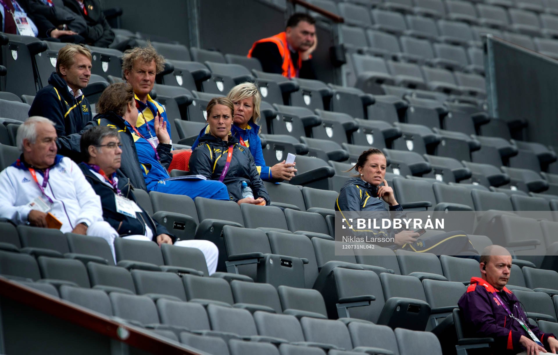 Det svenska laget följer matchen mellan Frankrike och