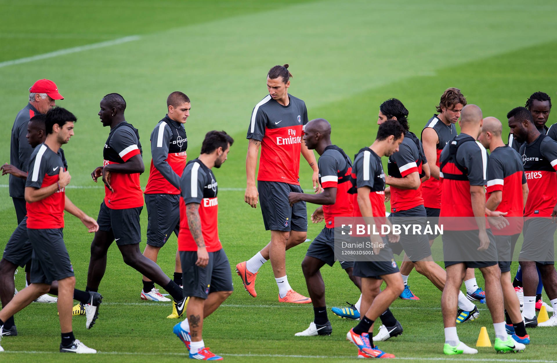Zlatan Ibrahimovic och Paris SG tränar på Camp des Loges
