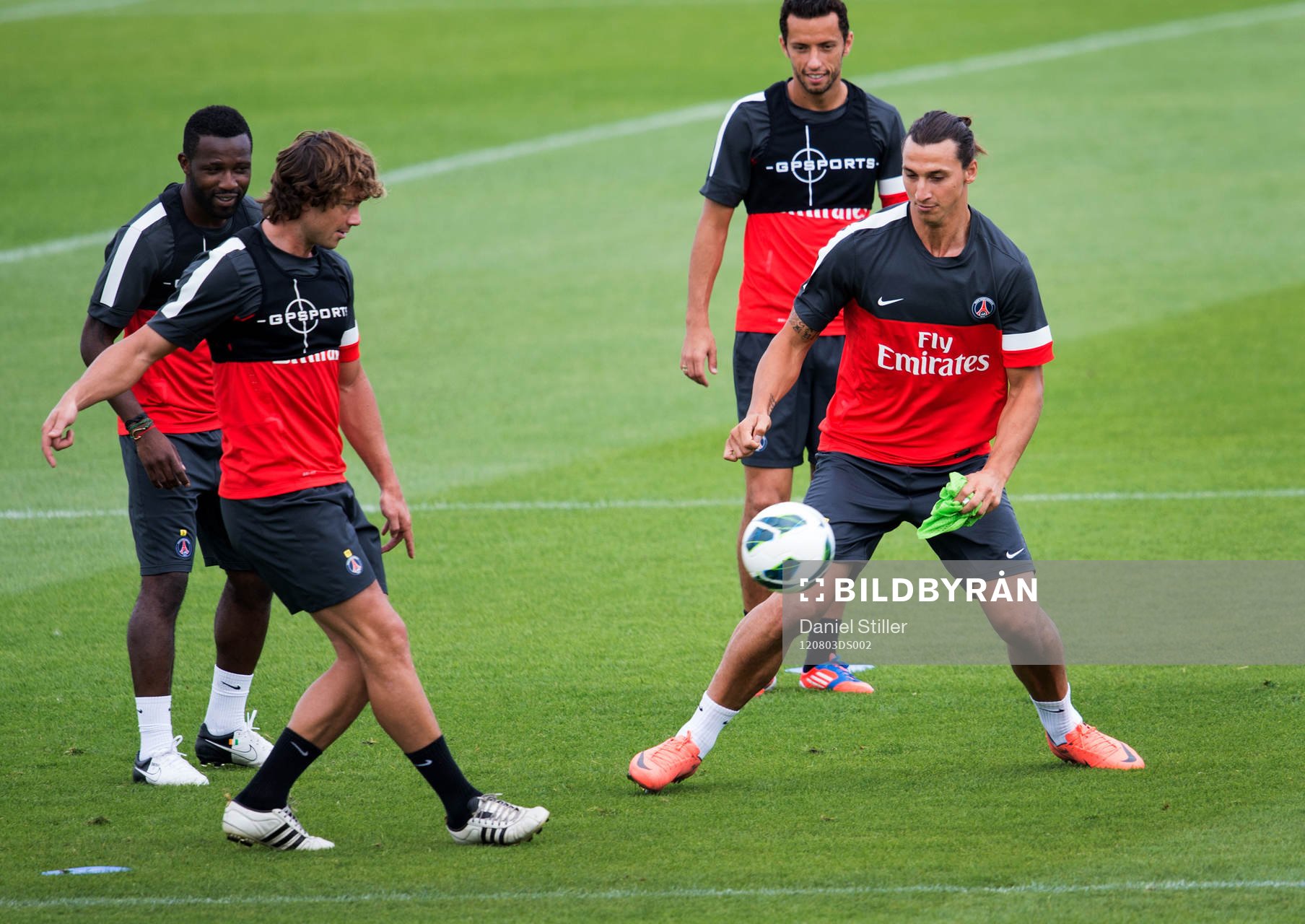 Zlatan Ibrahimovic och Paris SG tränar på Camp des Loges