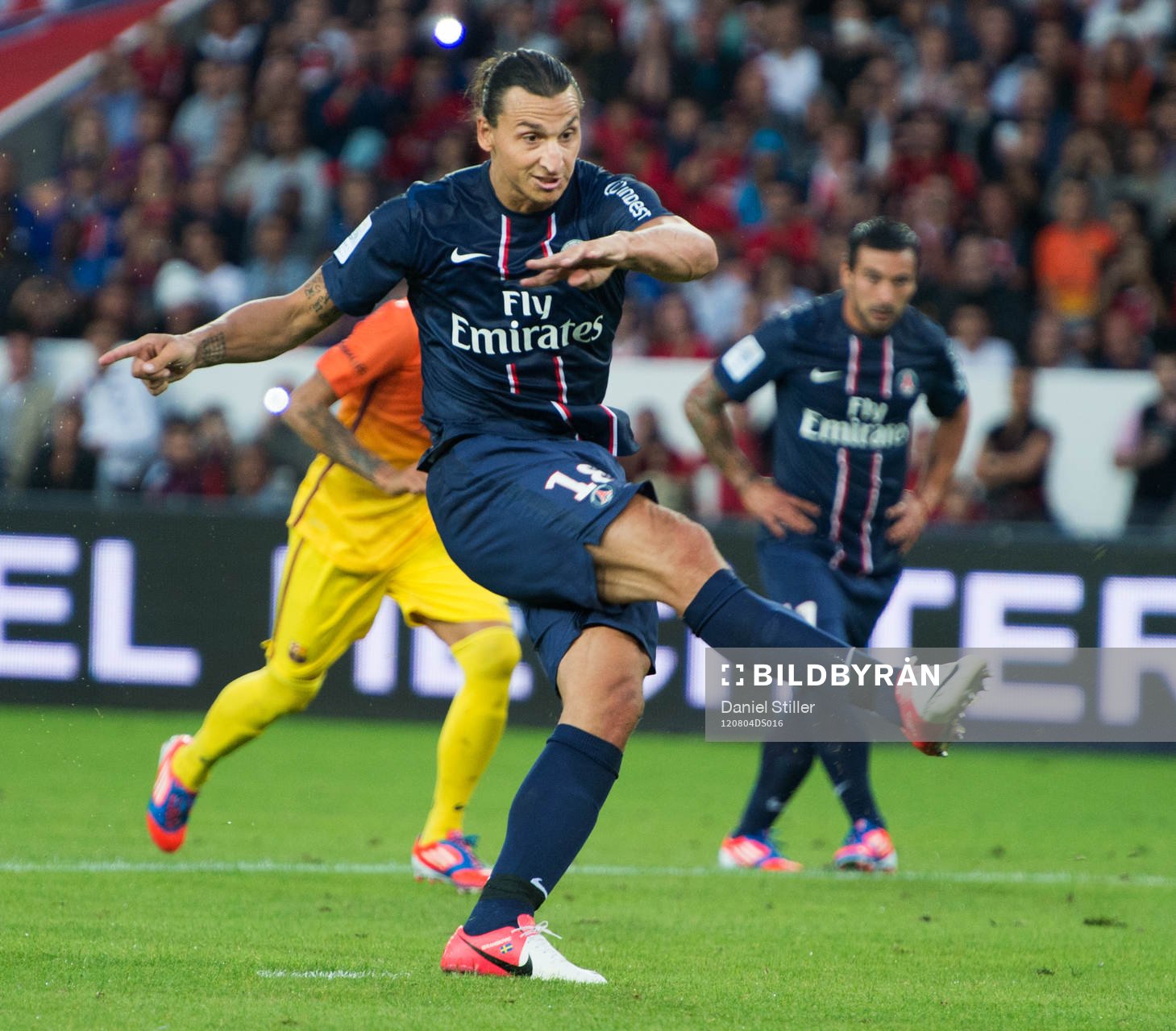  Zlatan Ibrahimovic, PSG, gör 1-2 på straff