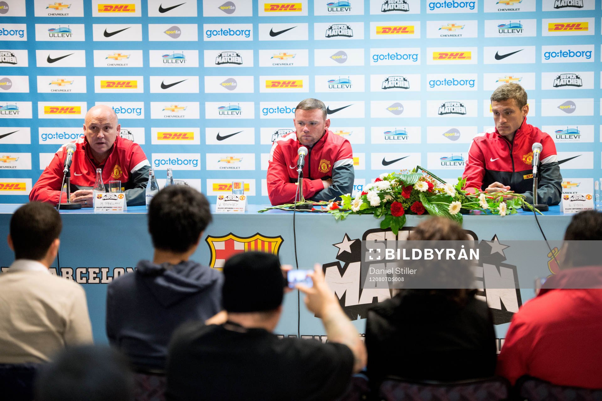 Mike Phelan, assisterande manager,Wayne Rooney,  Nemanja