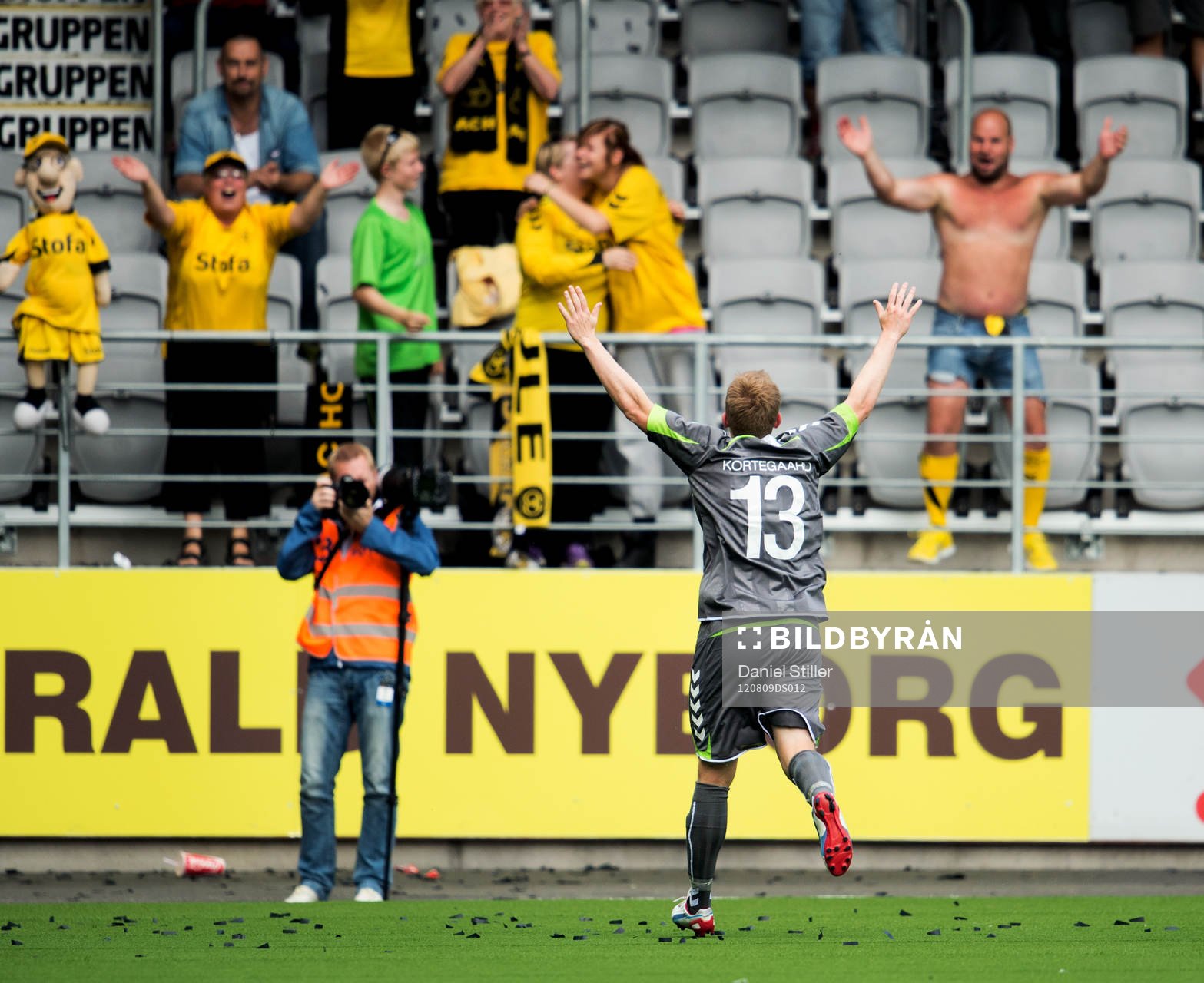 Thomas Kortegaard, Horsens, gör 2-3, jubel