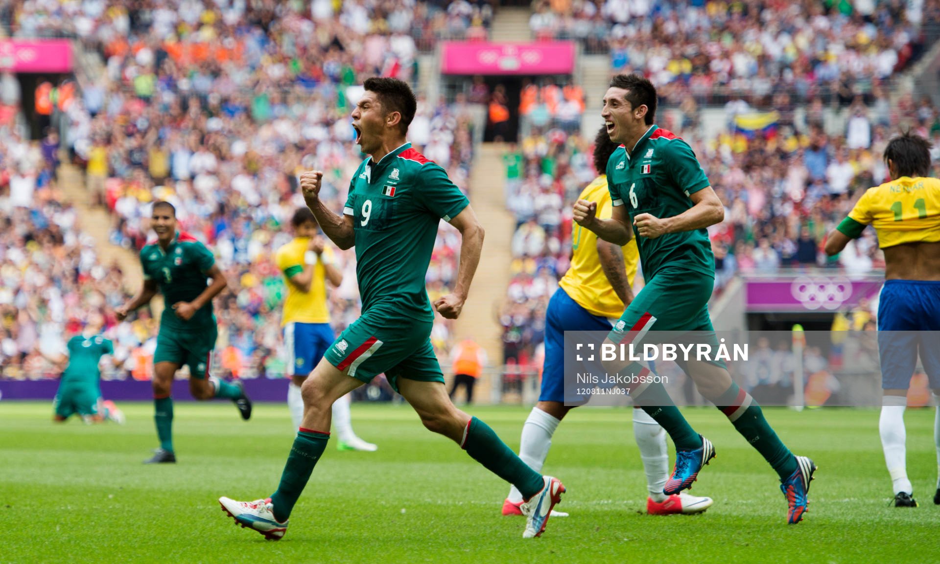 Oribe Peralta, Mexico, 2-0, jubel