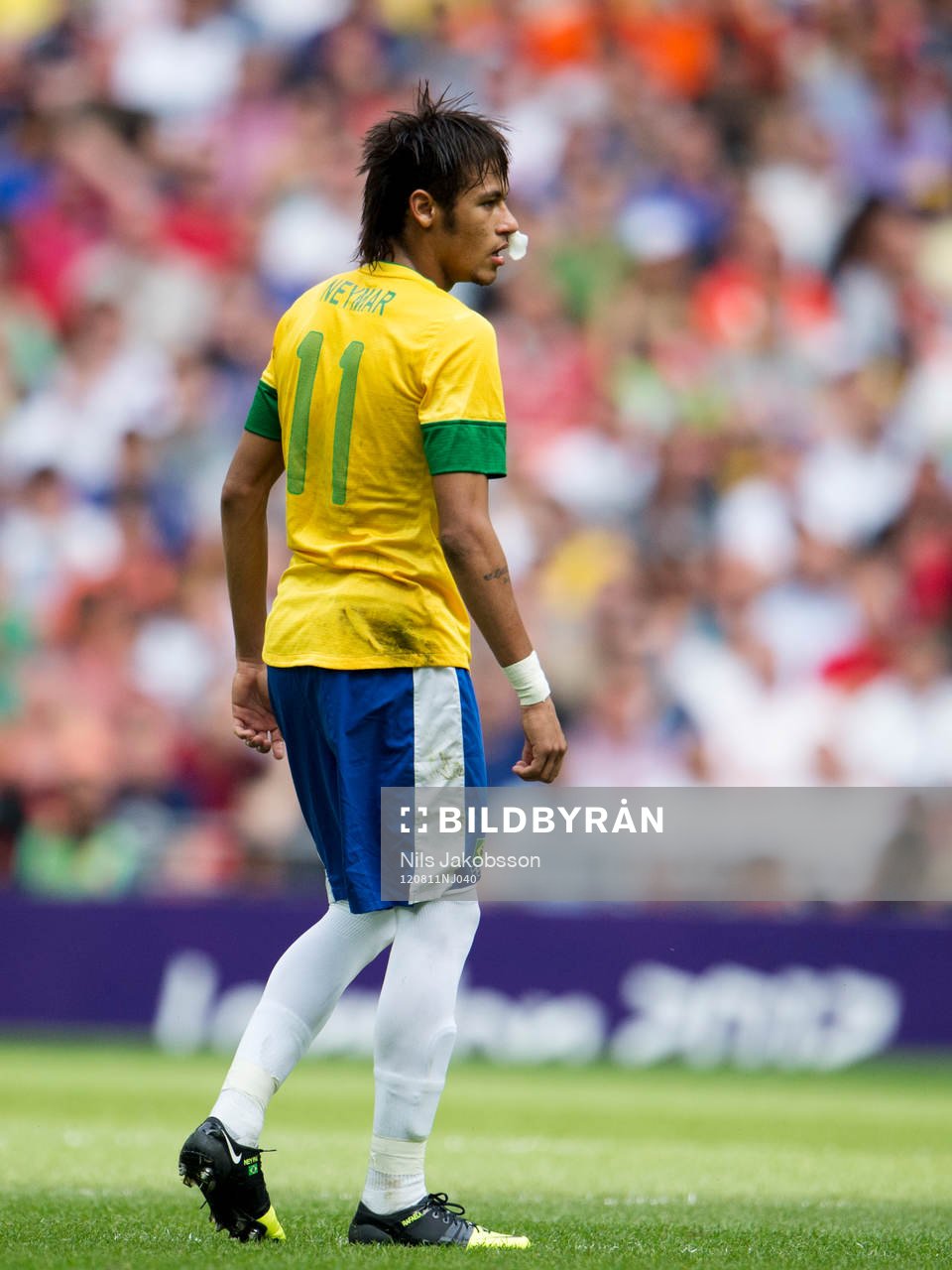 Neymar, Brasilien, med en tuss i näsan